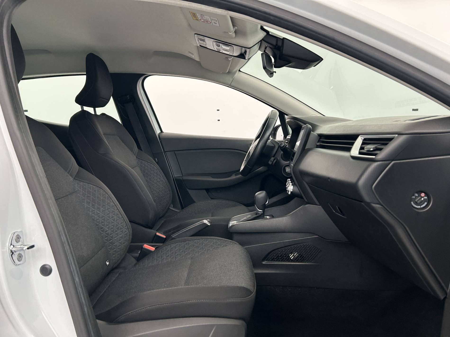 Vente en ligne Renault Clio 5 Clio E-Tech 140 - 21N au prix de 13 790 €