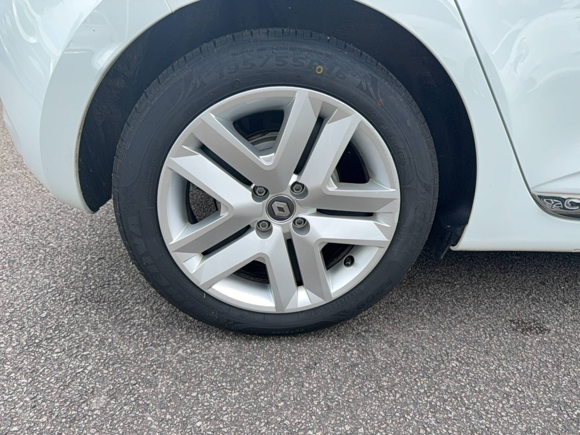 Vente en ligne Renault Clio 5 Clio E-Tech 140 - 21N au prix de 13 290 €