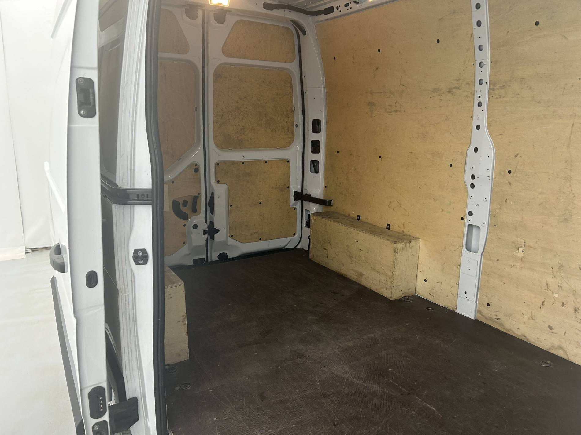 Vente en ligne Renault Master Fourgon MASTER FGN TRAC F3500 L2H2 BLUE DCI 135 au prix de 23 990 €