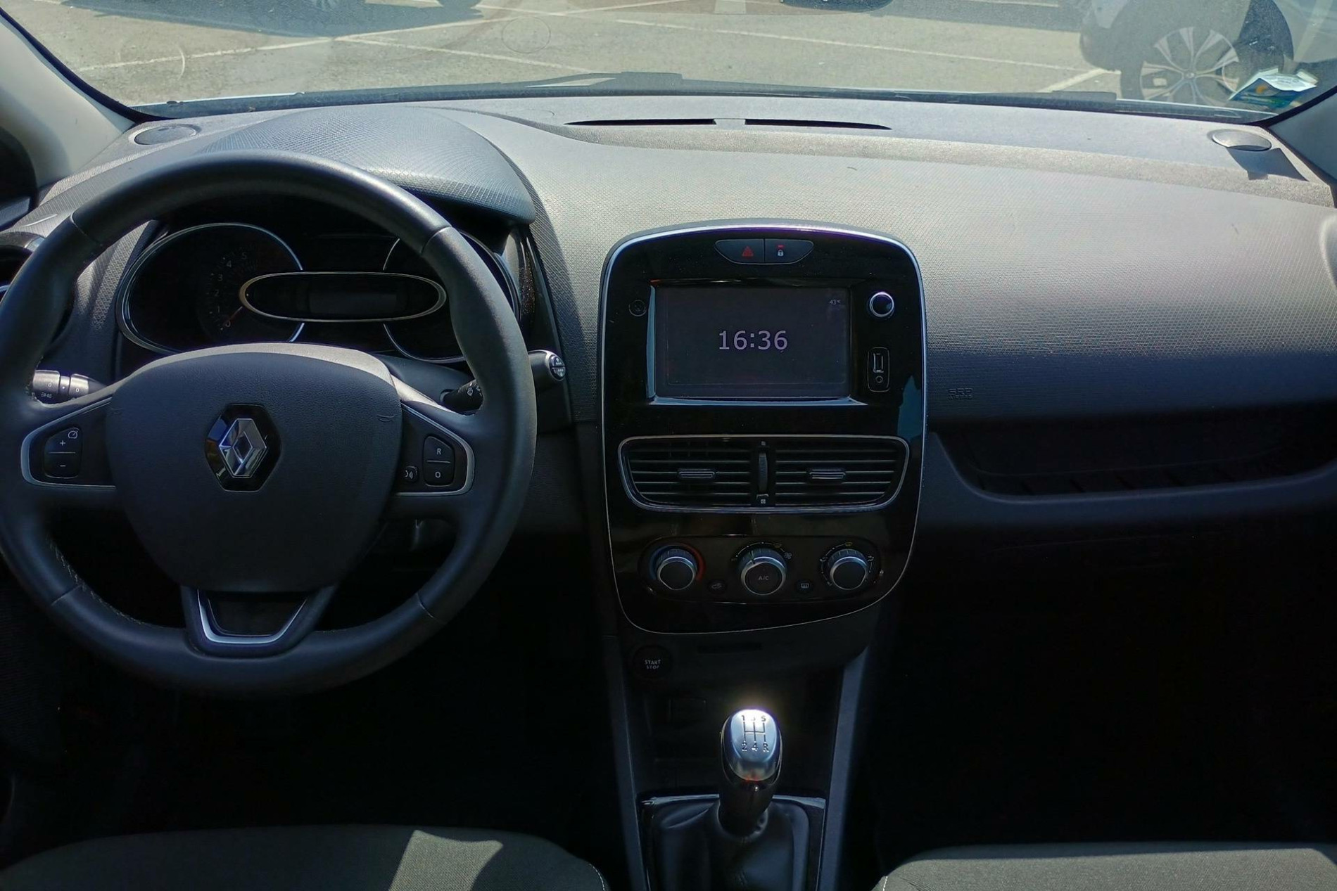 Vente en ligne Renault Clio 4 Clio TCe 75 E6C au prix de 9 790 €