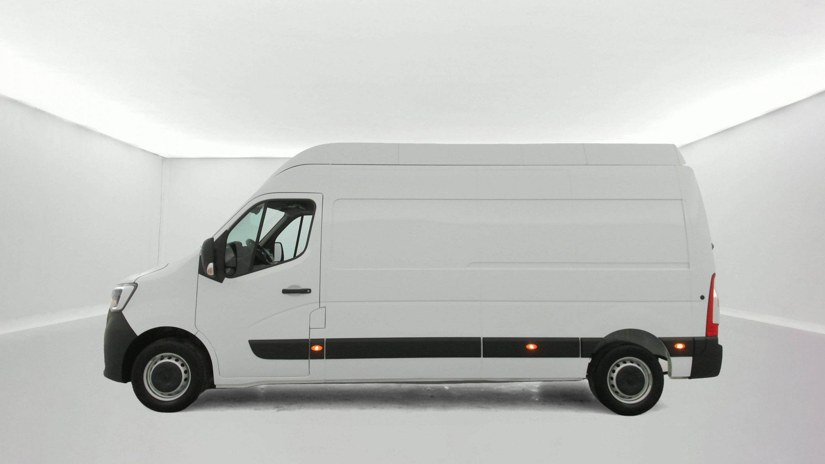 Vente en ligne Renault Master Fourgon MASTER FGN TRAC F3500 L3H3 BLUE DCI 135 au prix de 28 990 €