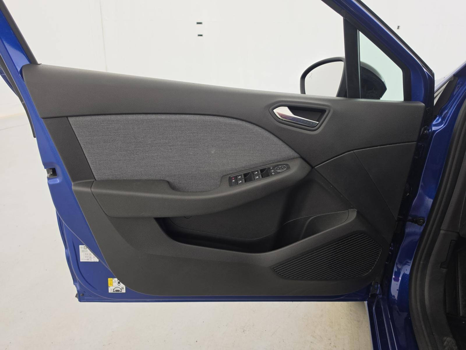 Vente en ligne Renault Clio 5 Clio E-Tech full hybrid 145 ch GSR2 au prix de 20 500 €