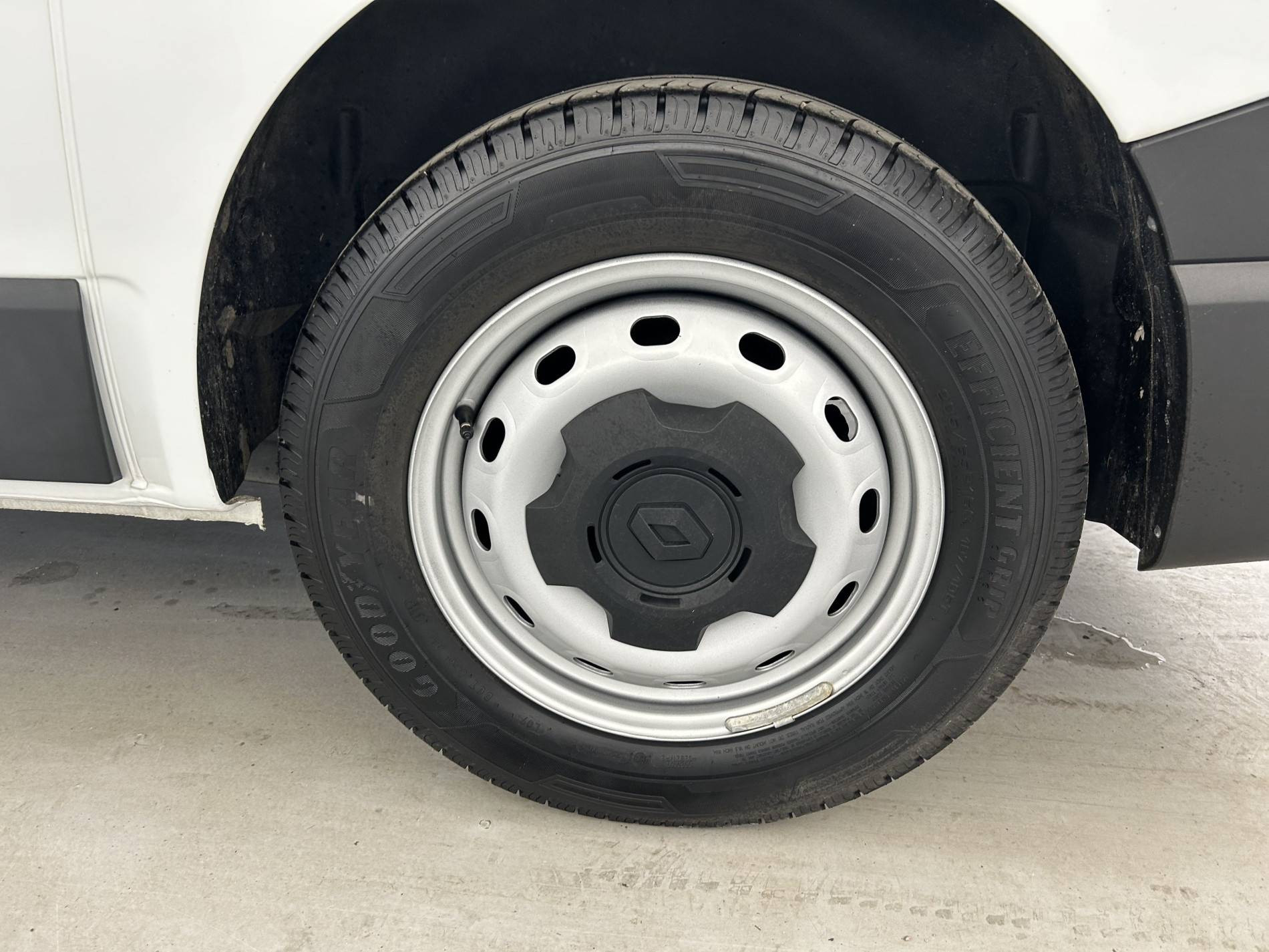 Vente en ligne Renault Trafic 3 Fourgon TRAFIC FG BLUE DCI 130 L1H1 3T GSR2 au prix de 24 390 €