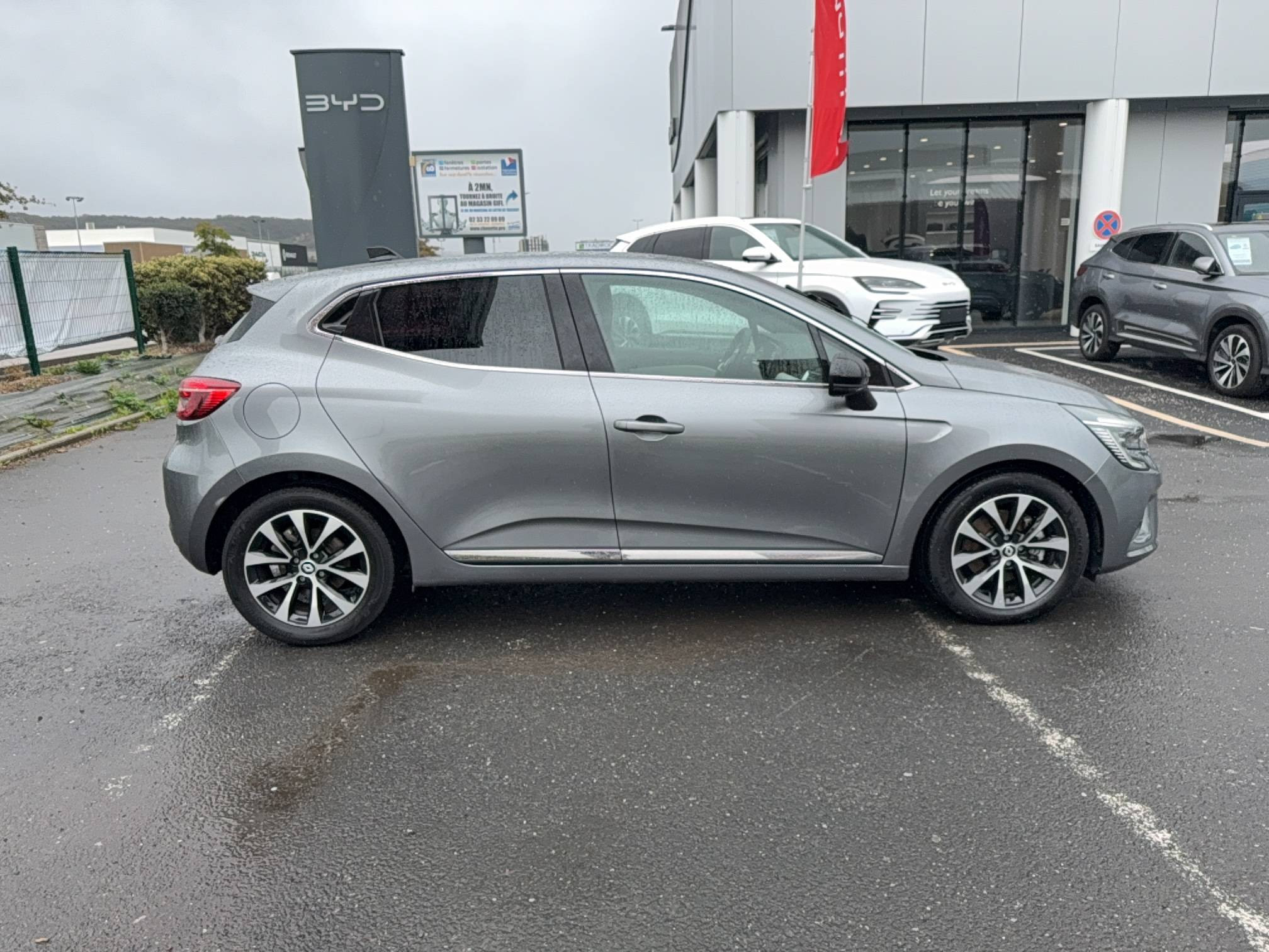 Vente en ligne Renault Clio 5 Clio E-Tech full hybrid 145 au prix de 15 990 €