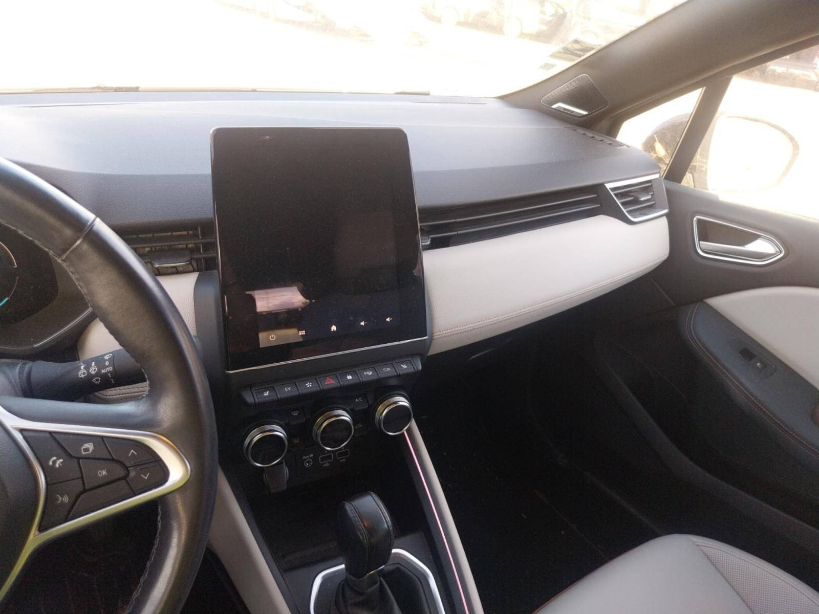 Vente en ligne Renault Clio 5 Clio E-Tech 140 - 21N au prix de 19 570 €