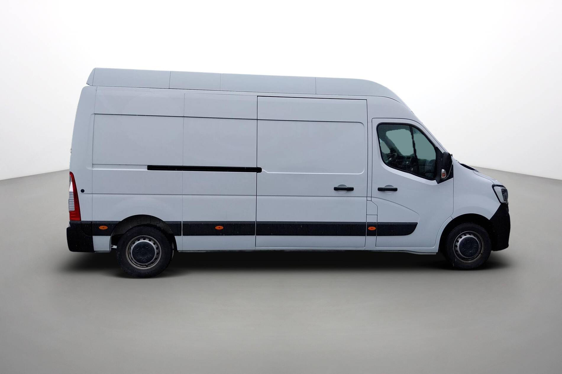 Vente en ligne Renault Master Fourgon MASTER FGN TRAC F3500 L3H3 BLUE DCI 135 au prix de 28 990 €