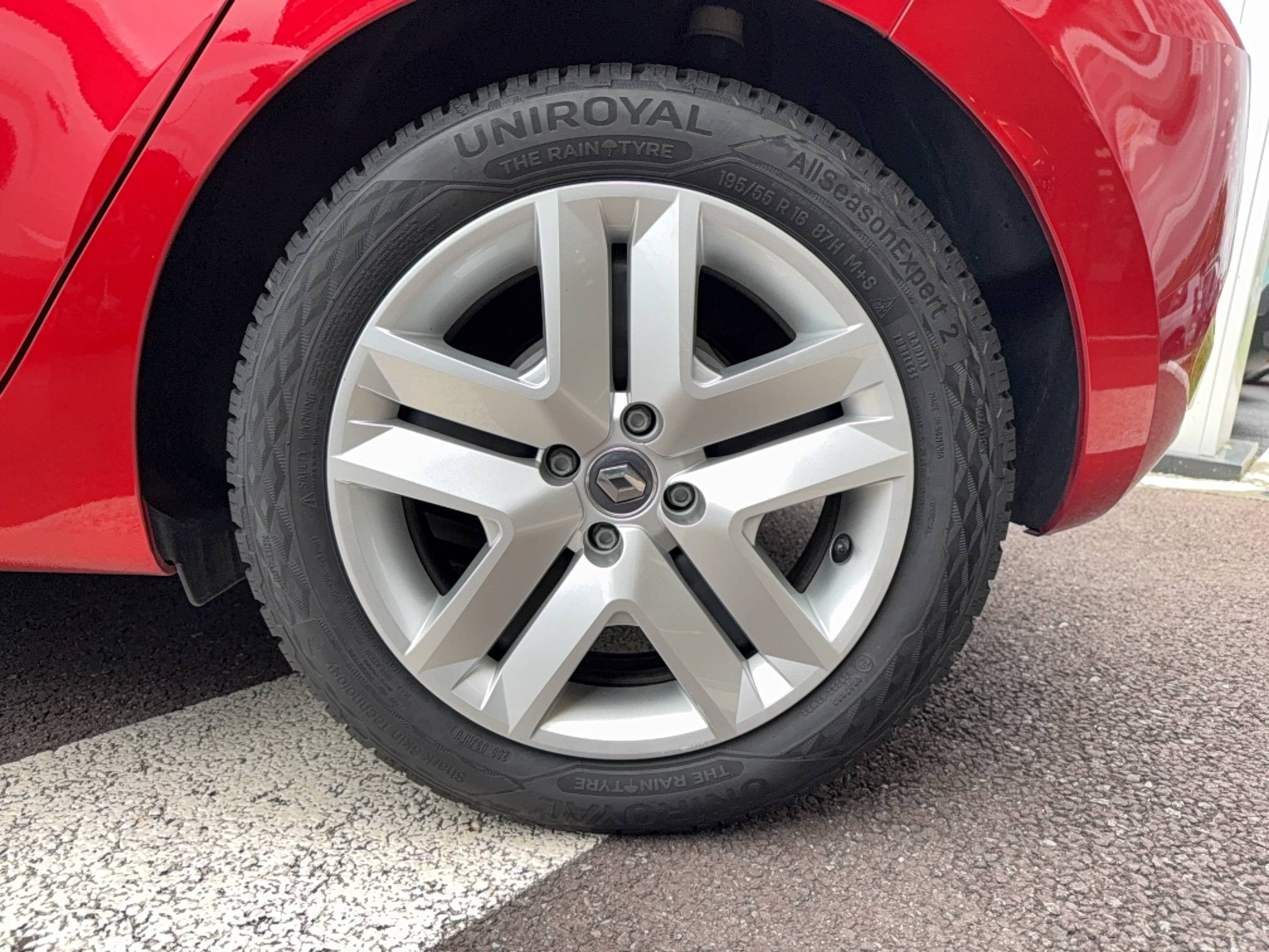 Vente en ligne Renault Clio 5 Clio E-Tech 140 - 21N au prix de 15 375 €