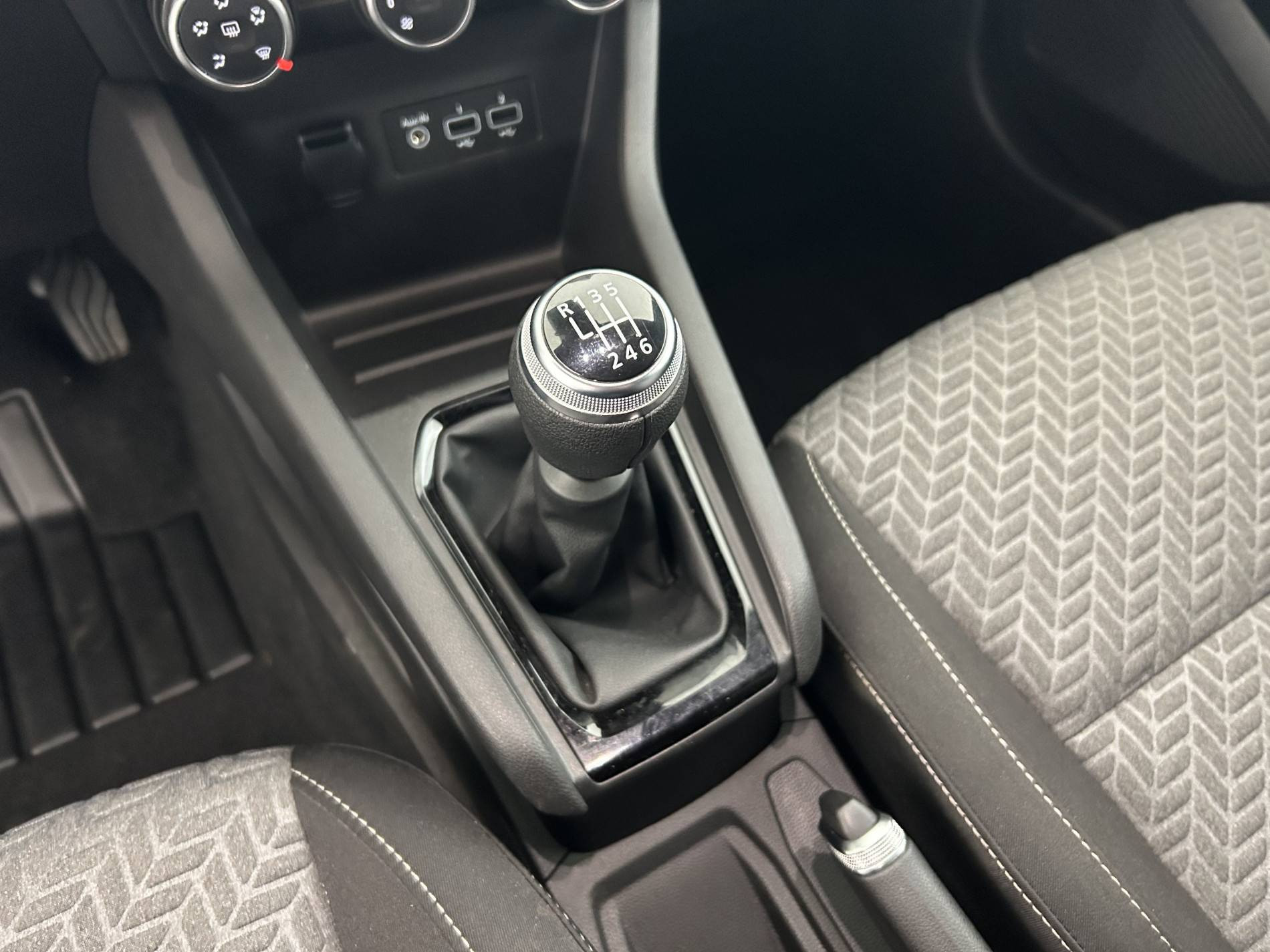 Vente en ligne Renault Clio 5 Clio TCe 90 - 21 au prix de 14 450 €