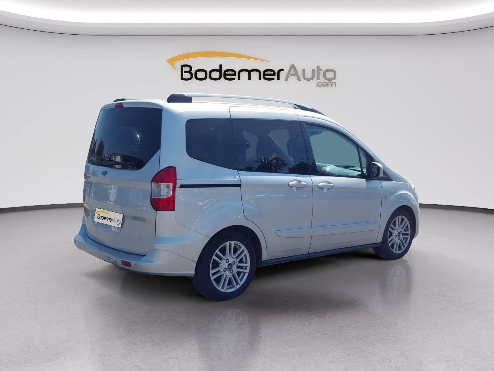 Vente en ligne Ford Tourneo Courier  1.5 TDCI 100 BV6 S&S au prix de 14 490 €