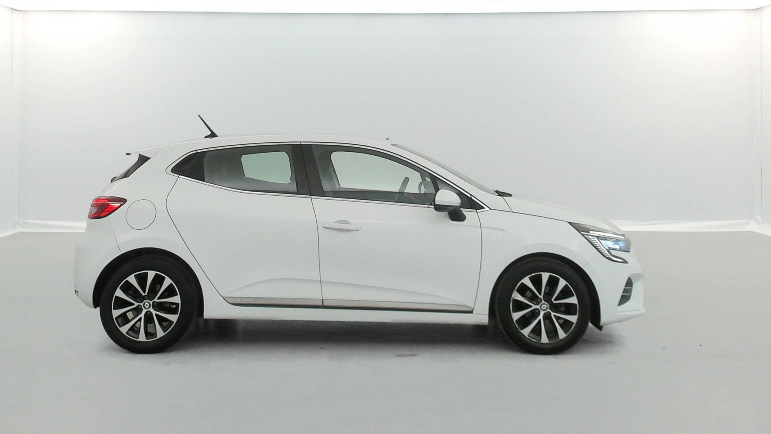 Vente en ligne Renault Clio 5 Clio TCe 100 GPL - 21N au prix de 14 890 €