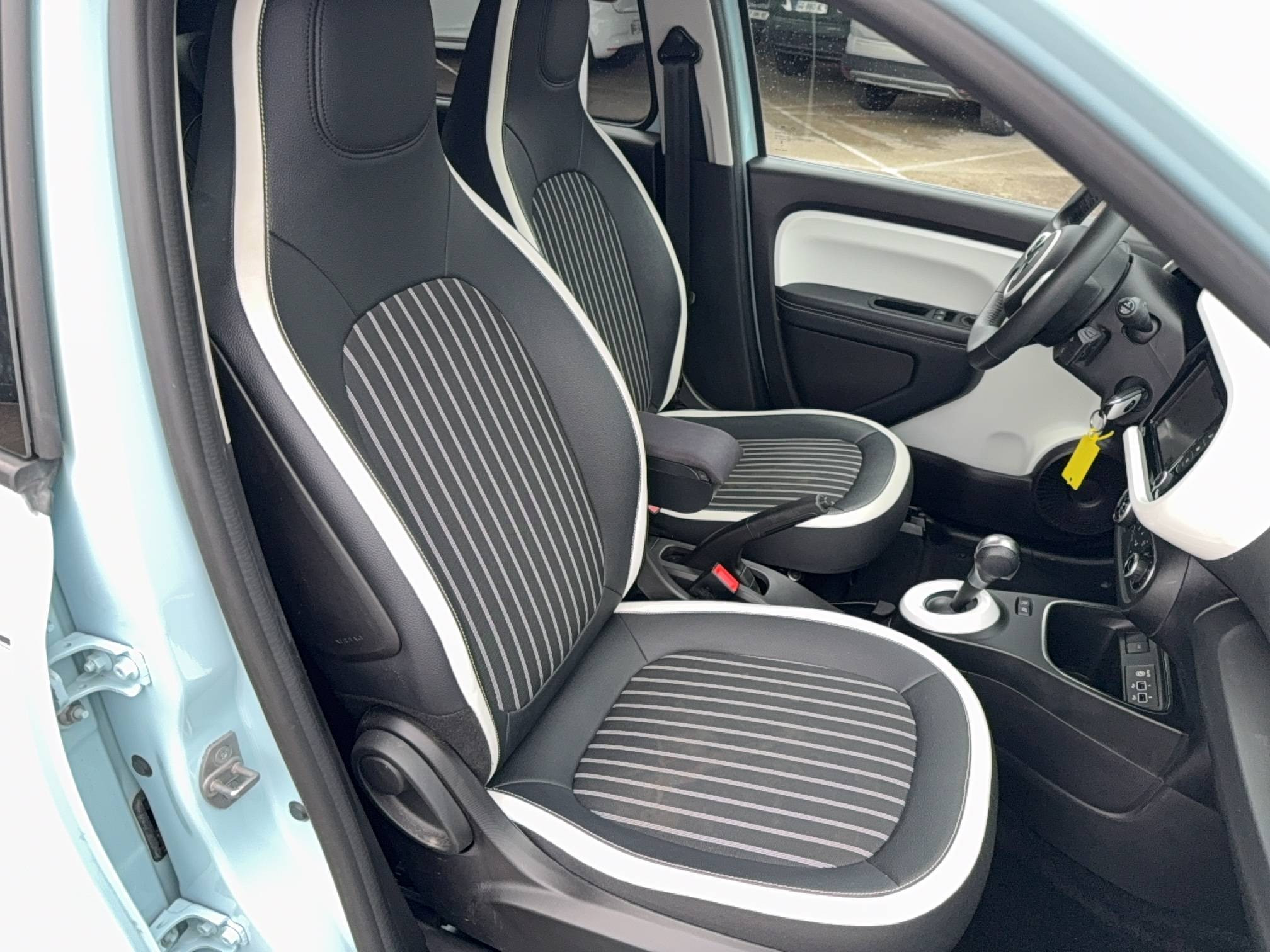 Vente en ligne Renault Twingo Electrique Twingo III E-Tech au prix de 12 490 €