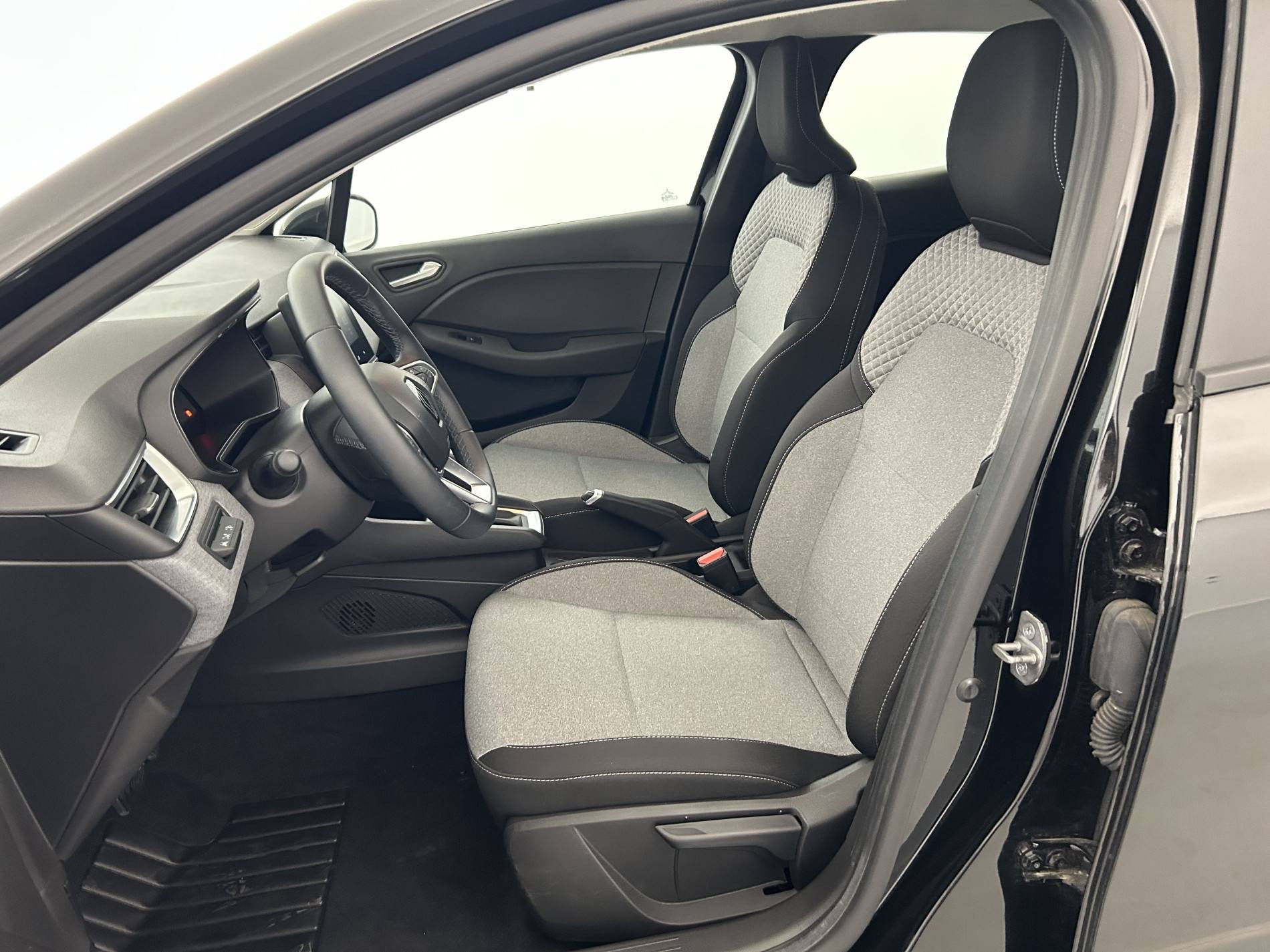 Vente en ligne Renault Clio 5 Clio E-Tech full hybrid 145 au prix de 18 500 €