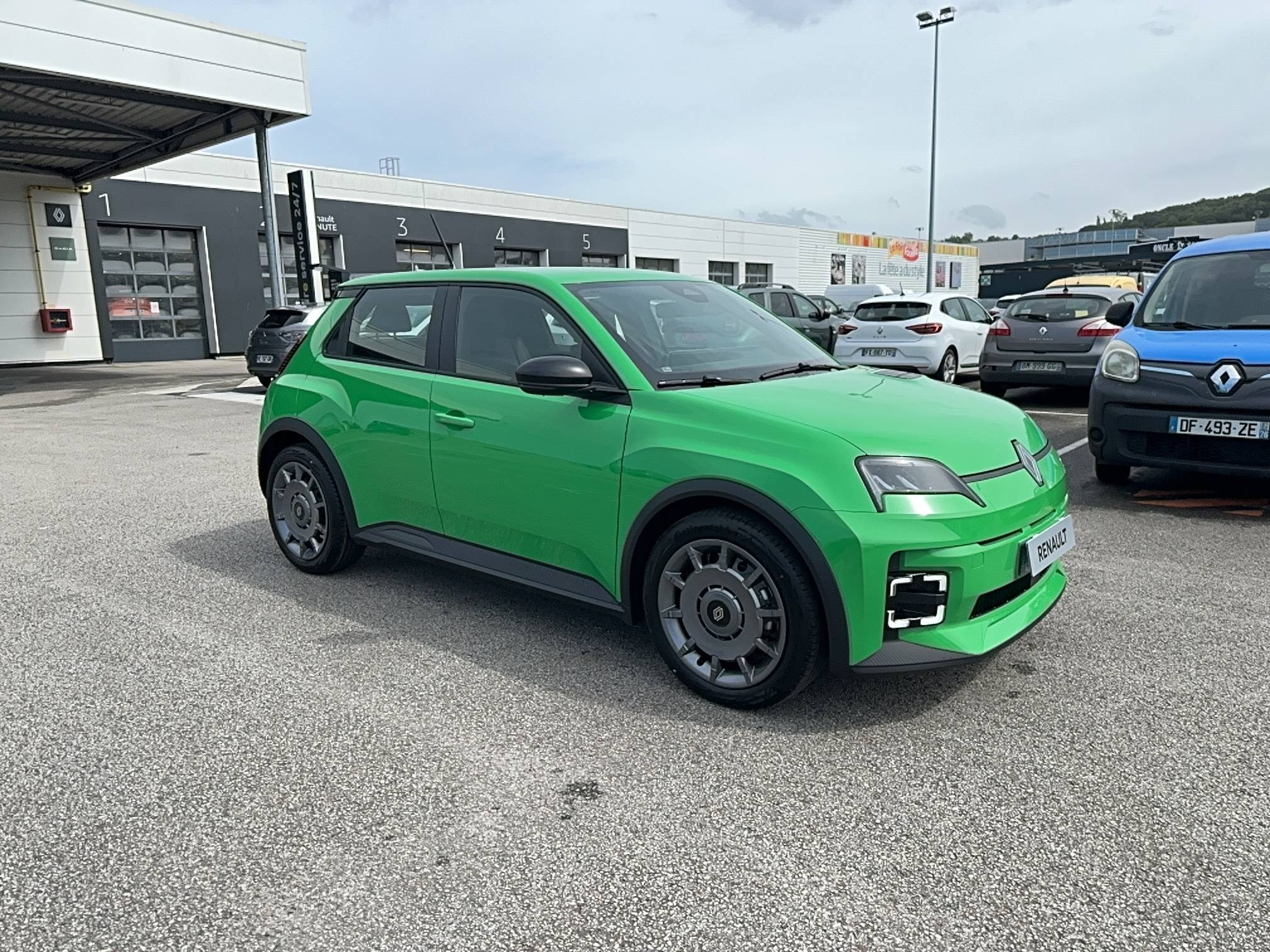 Vente en ligne Renault R5 E-Tech  120 ch autonomie urbaine au prix de 26 900 €