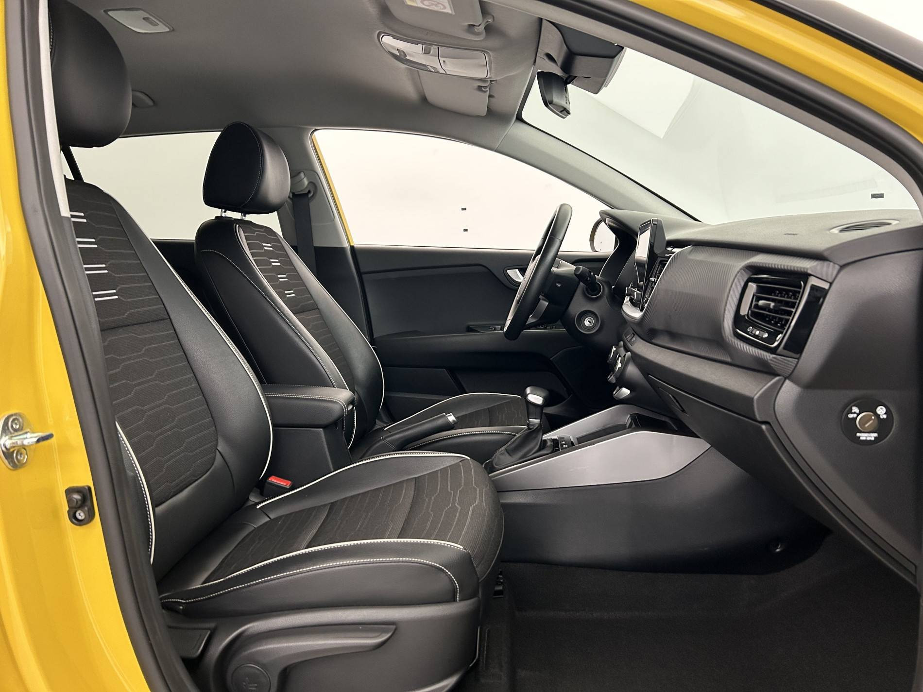Vente en ligne Kia Stonic  1.0 T-GDi 120 ch MHEV DCT7 au prix de 17 500 €