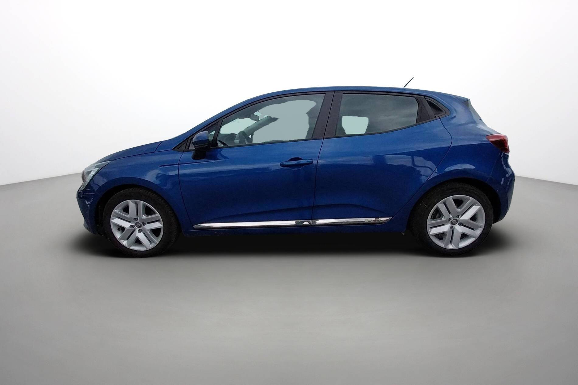 Vente en ligne Renault Clio 5 Clio E-Tech 140 - 21N au prix de 15 780 €