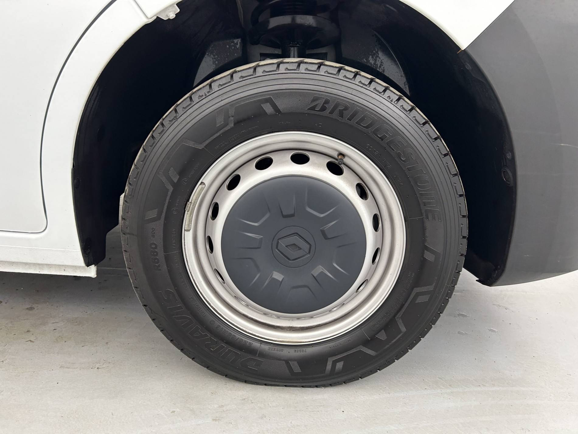 Vente en ligne Renault Master Fourgon MASTER FGN TRAC F3500 L3H3 BLUE DCI 135 au prix de 28 490 €