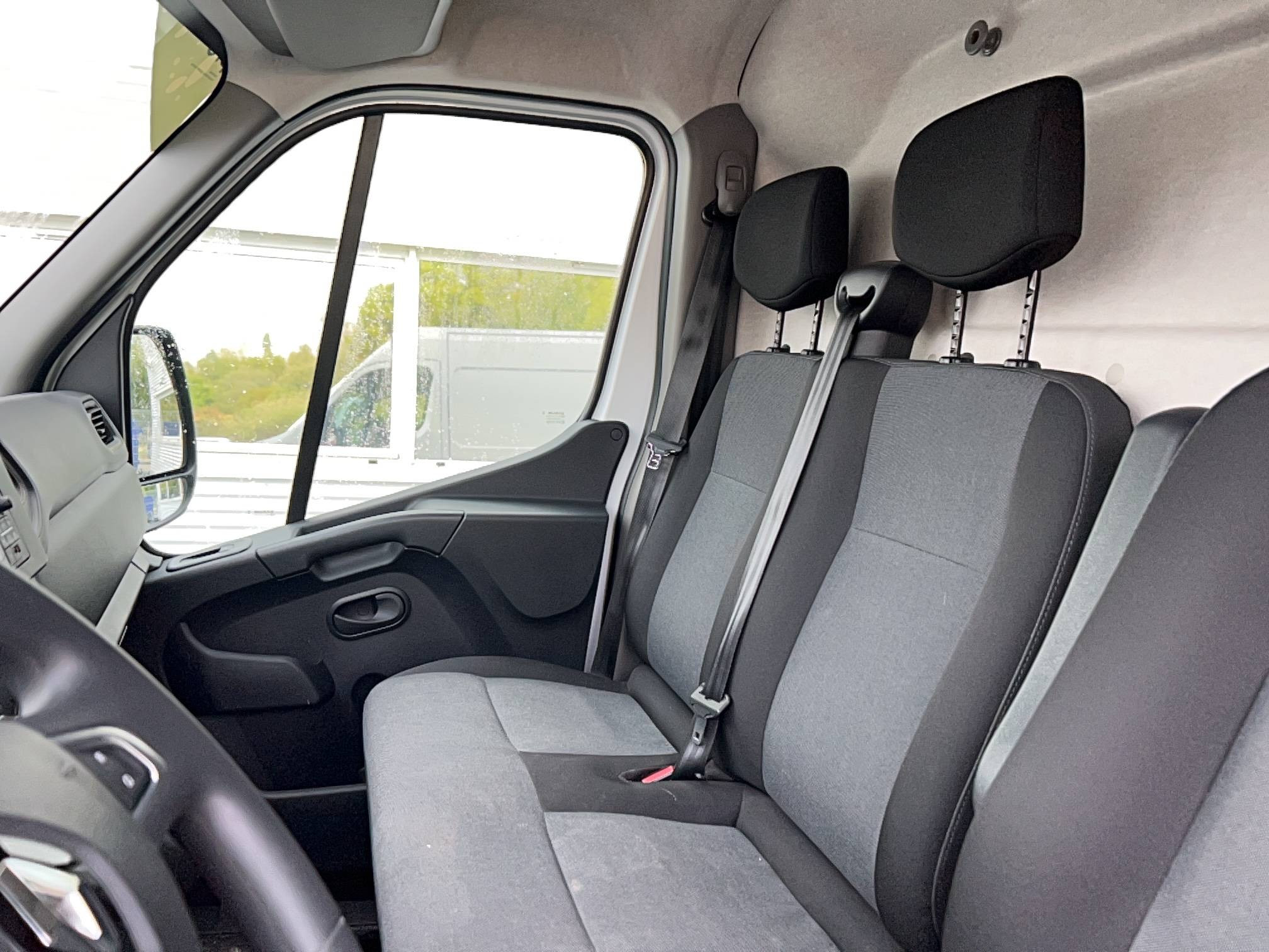 Vente en ligne Renault Master Fourgon MASTER FGN TRAC F3500 L2H2 BLUE DCI 135 au prix de 23 590 €
