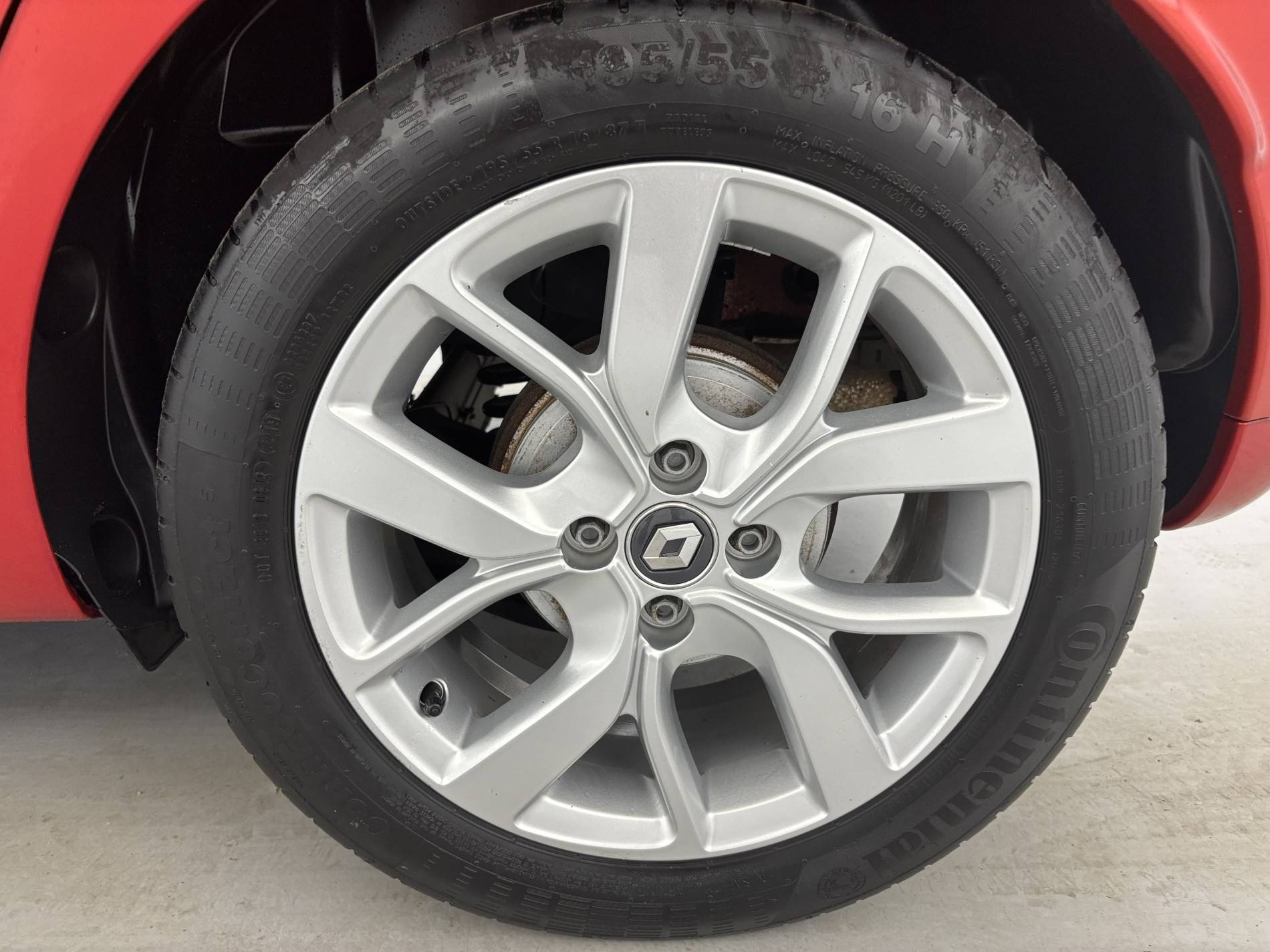 Vente en ligne Renault Clio 4 Clio TCe 90 E6C au prix de 11 790 €