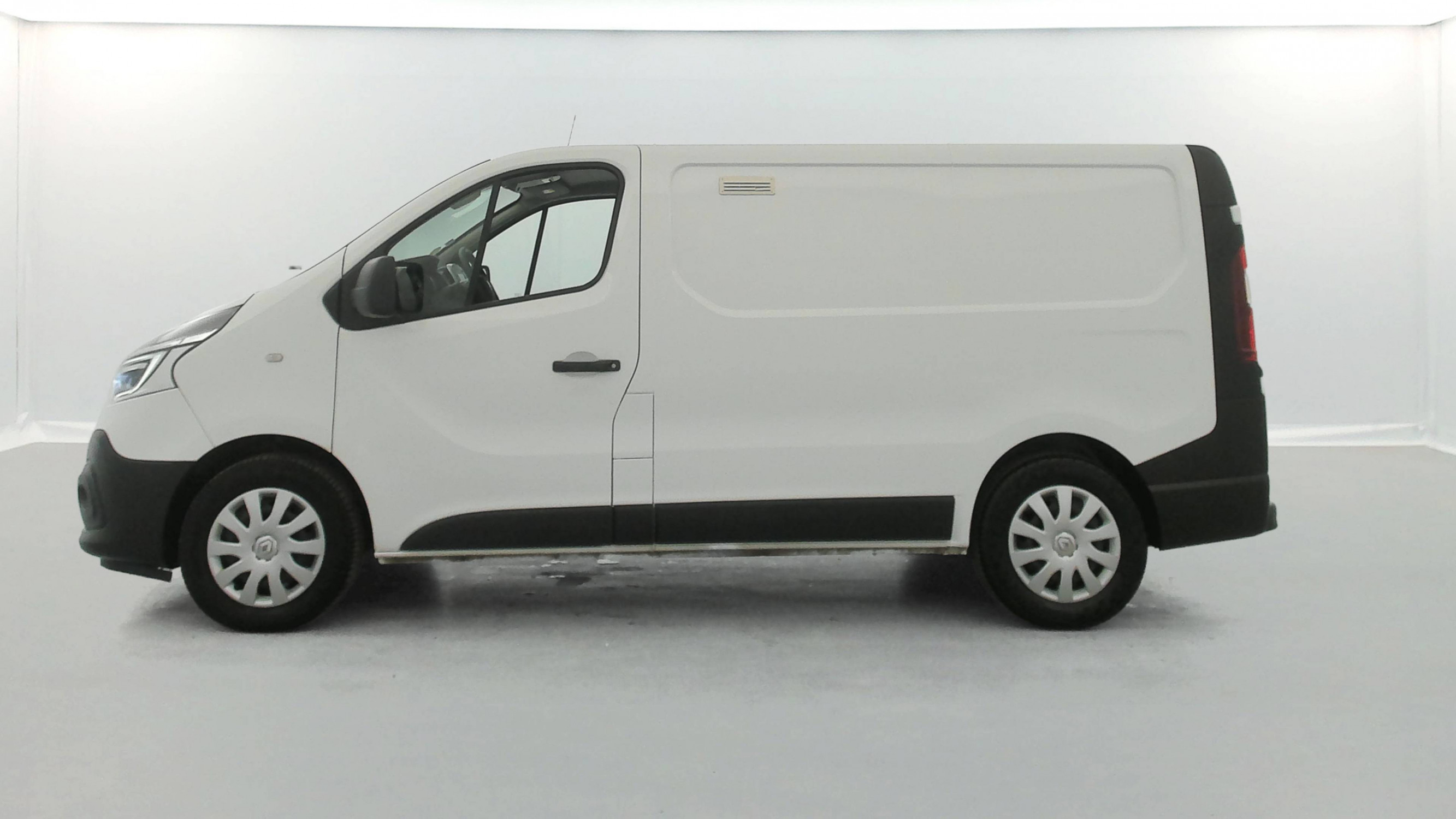 Vente en ligne Renault Trafic 3 Fourgon TRAFIC FGN L1H1 1200 KG DCI 120 au prix de 18 990 €