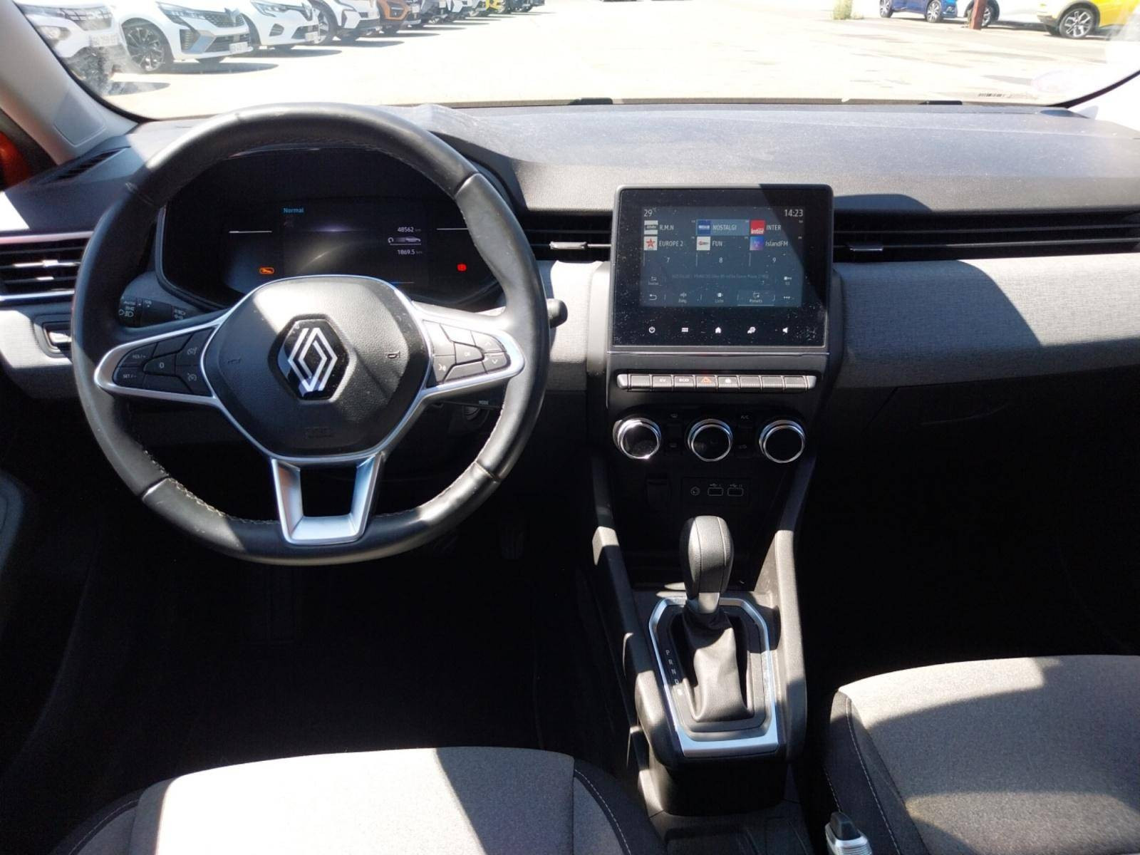 Vente en ligne Renault Clio 5 Clio E-Tech full hybrid 145 au prix de 16 490 €