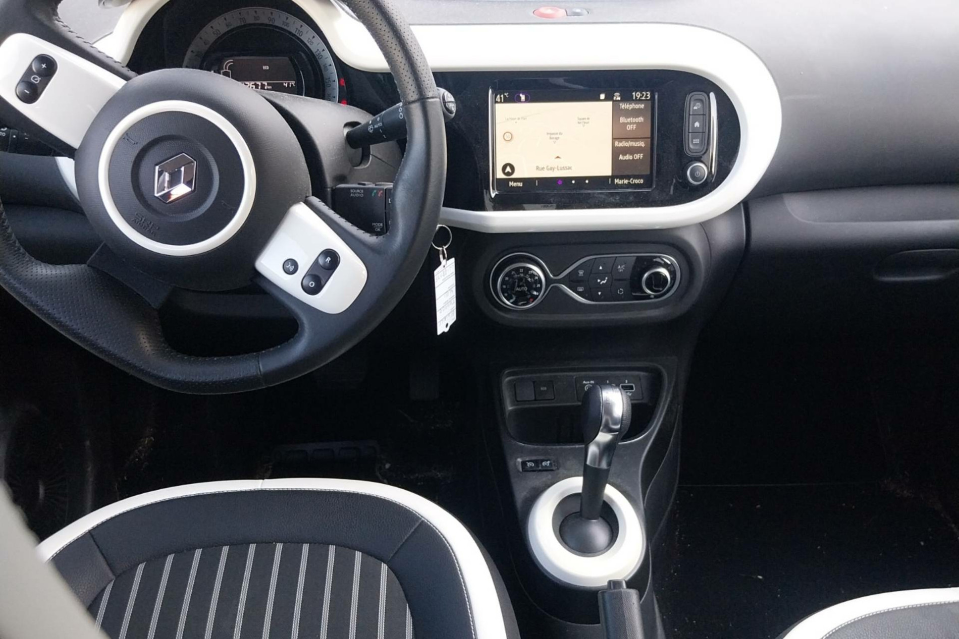 Vente en ligne Renault Twingo Electrique Twingo III E-Tech au prix de 13 790 €