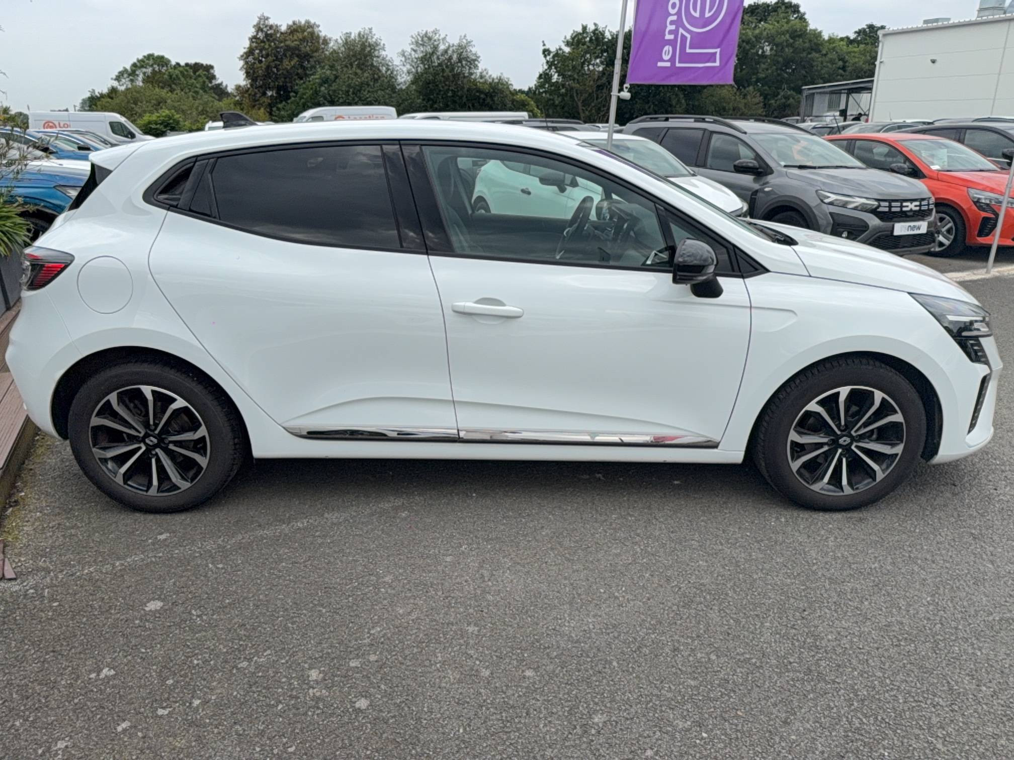 Vente en ligne Renault Clio 5 Clio TCe 90 au prix de 15 890 €