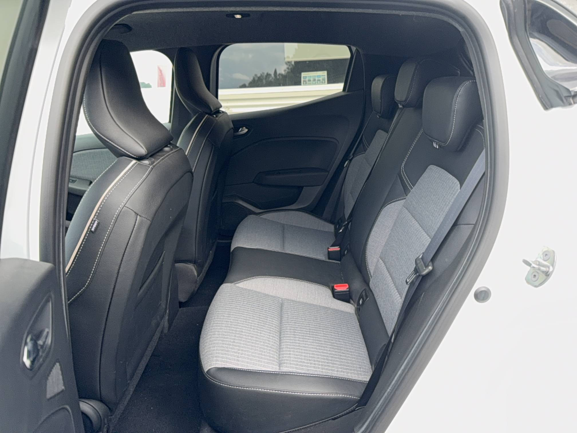Vente en ligne Renault Clio 5 Clio TCe 90 au prix de 16 390 €