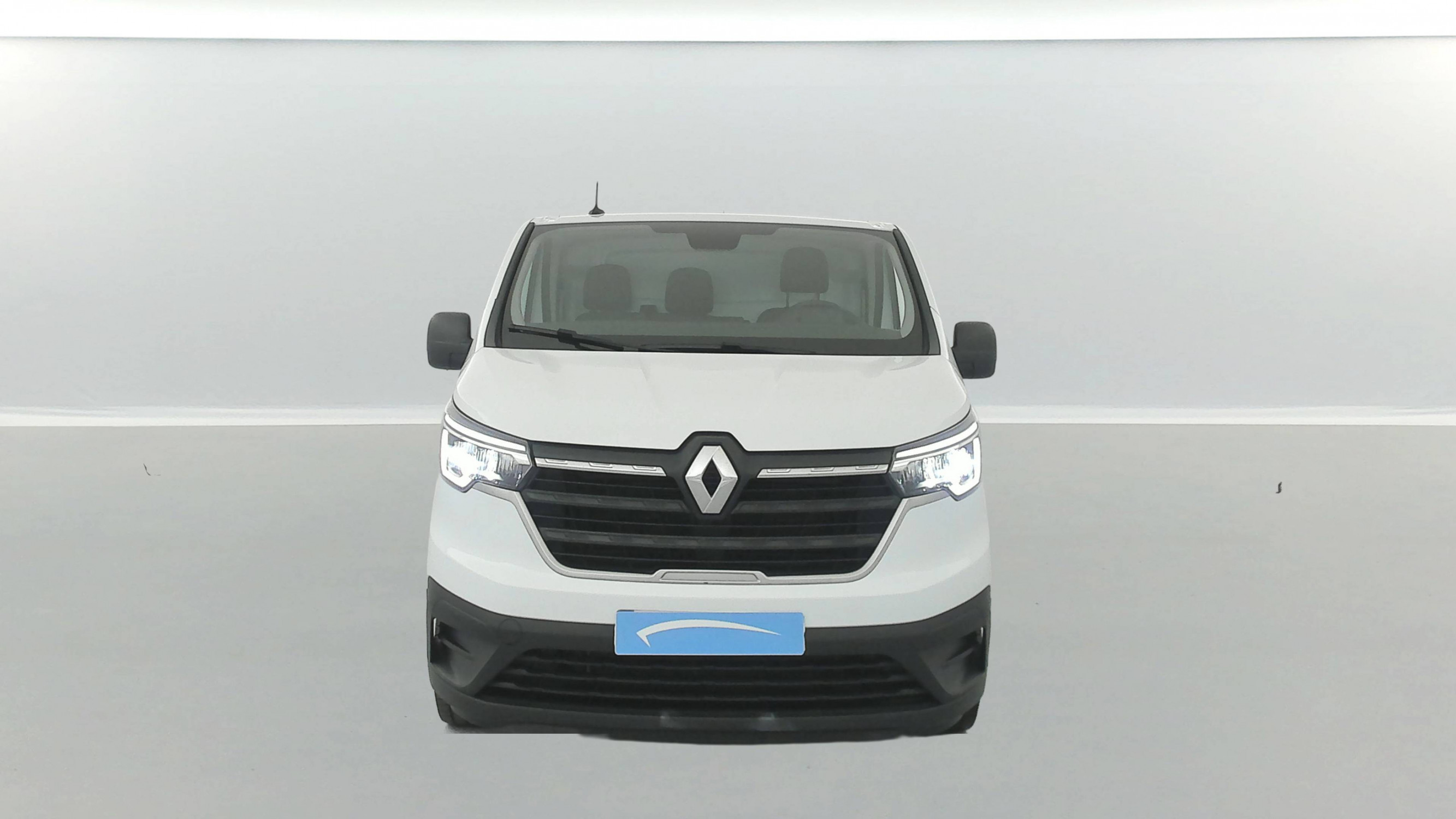 Vente en ligne Renault Trafic 3 Fourgon TRAFIC PC L2H1 3T BLUE DCI 150 au prix de 24 990 €