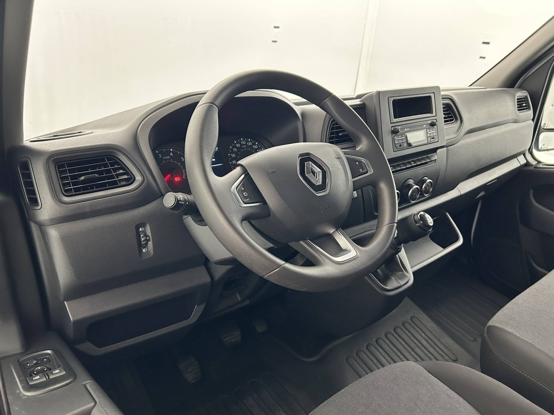 Vente en ligne Renault Master Fourgon MASTER FGN TRAC F3500 L2H2 BLUE DCI 135 au prix de 25 999 €