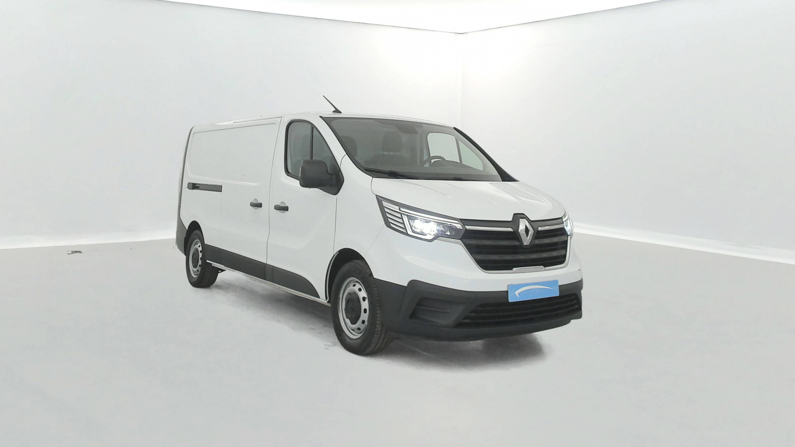 Vente en ligne Renault Trafic 3 Fourgon TRAFIC FGN L2H1 3000 KG BLUE DCI 130 au prix de 23 500 €