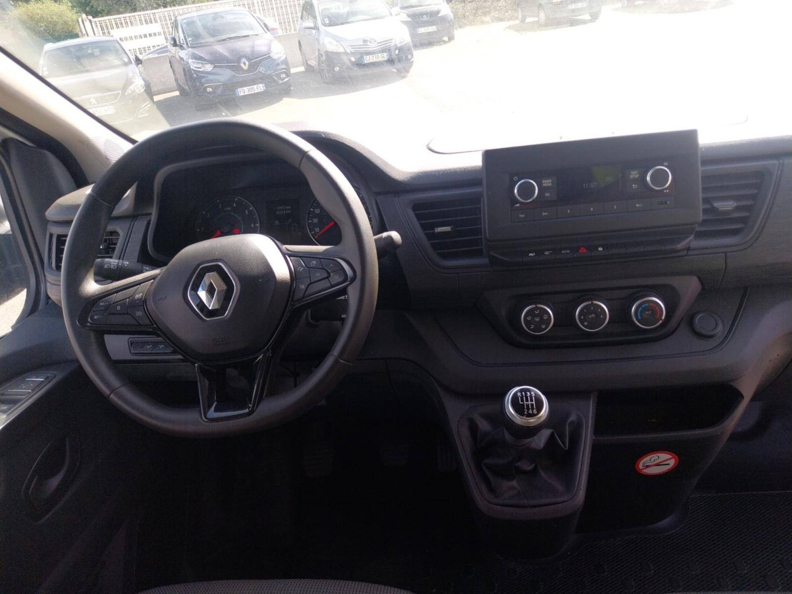 Vente en ligne Renault Trafic 3 Fourgon TRAFIC FGN L1H1 3000 KG BLUE DCI 130 au prix de 23 900 €