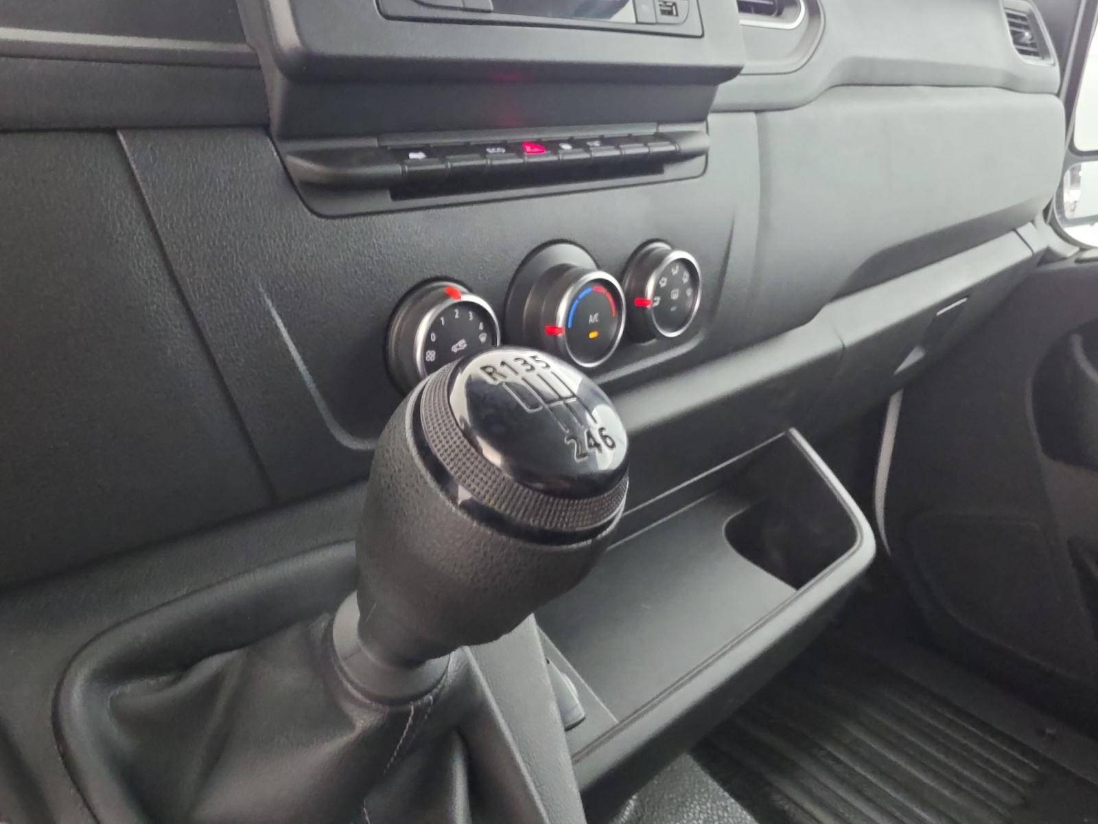 Vente en ligne Renault Master Fourgon MASTER FGN TRAC F3500 L2H2 BLUE DCI 135 au prix de 21 490 €
