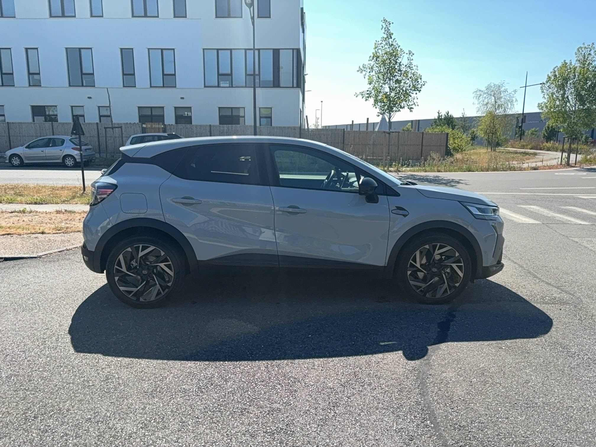 Vente en ligne Renault Captur  E-Tech full hybrid 160 ch au prix de 32 490 €