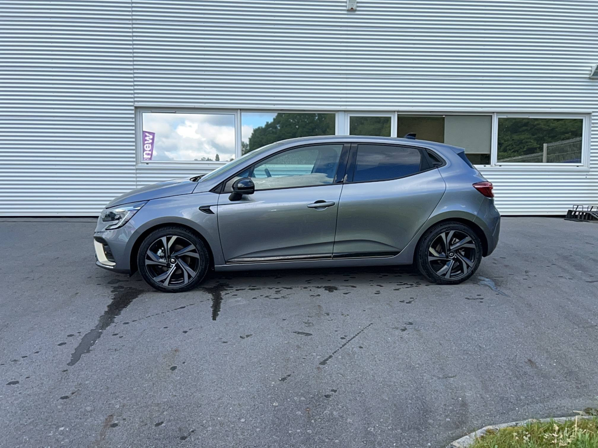 Vente en ligne Renault Clio 5 Clio E-Tech hybride 145 au prix de 16 990 €