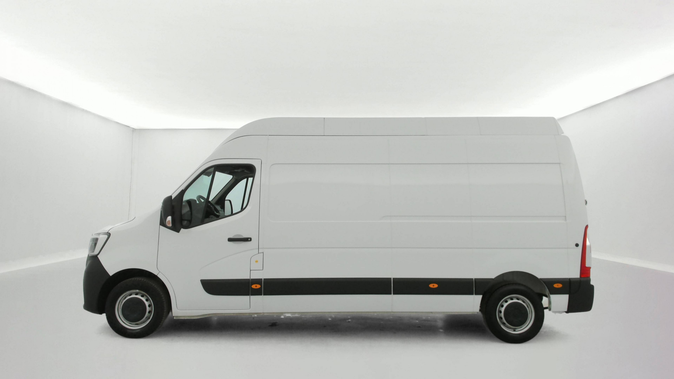 Vente en ligne Renault Master Fourgon MASTER FGN TRAC F3500 L3H3 BLUE DCI 135 au prix de 26 490 €