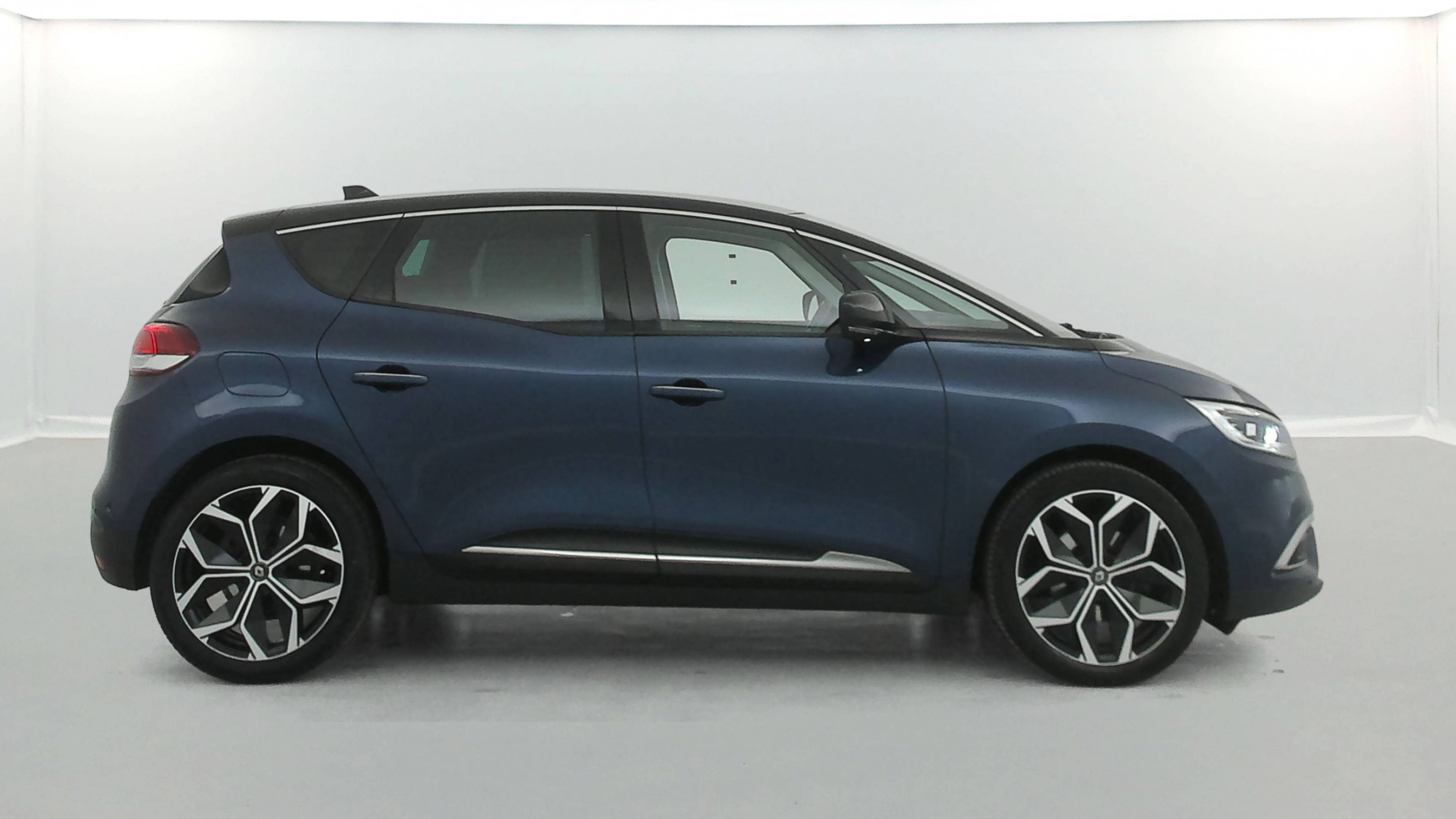 Vente en ligne Renault Scenic 4 Scenic TCe 140 FAP - 21 au prix de 17 490 €