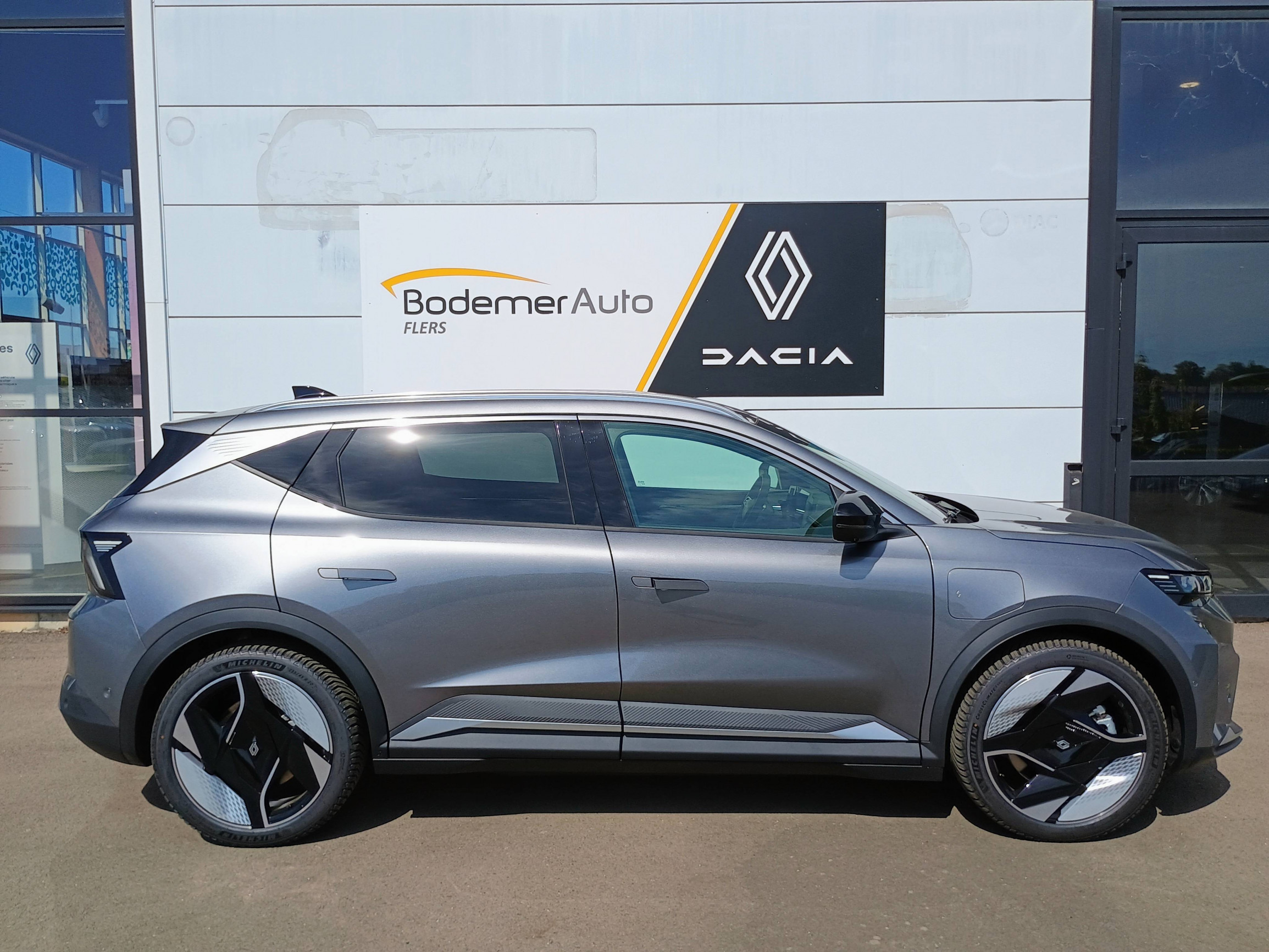 Vente en ligne Renault Scenic E-Tech Scenic E-Tech électrique 220 ch grande autonomie au prix de 51 980 €