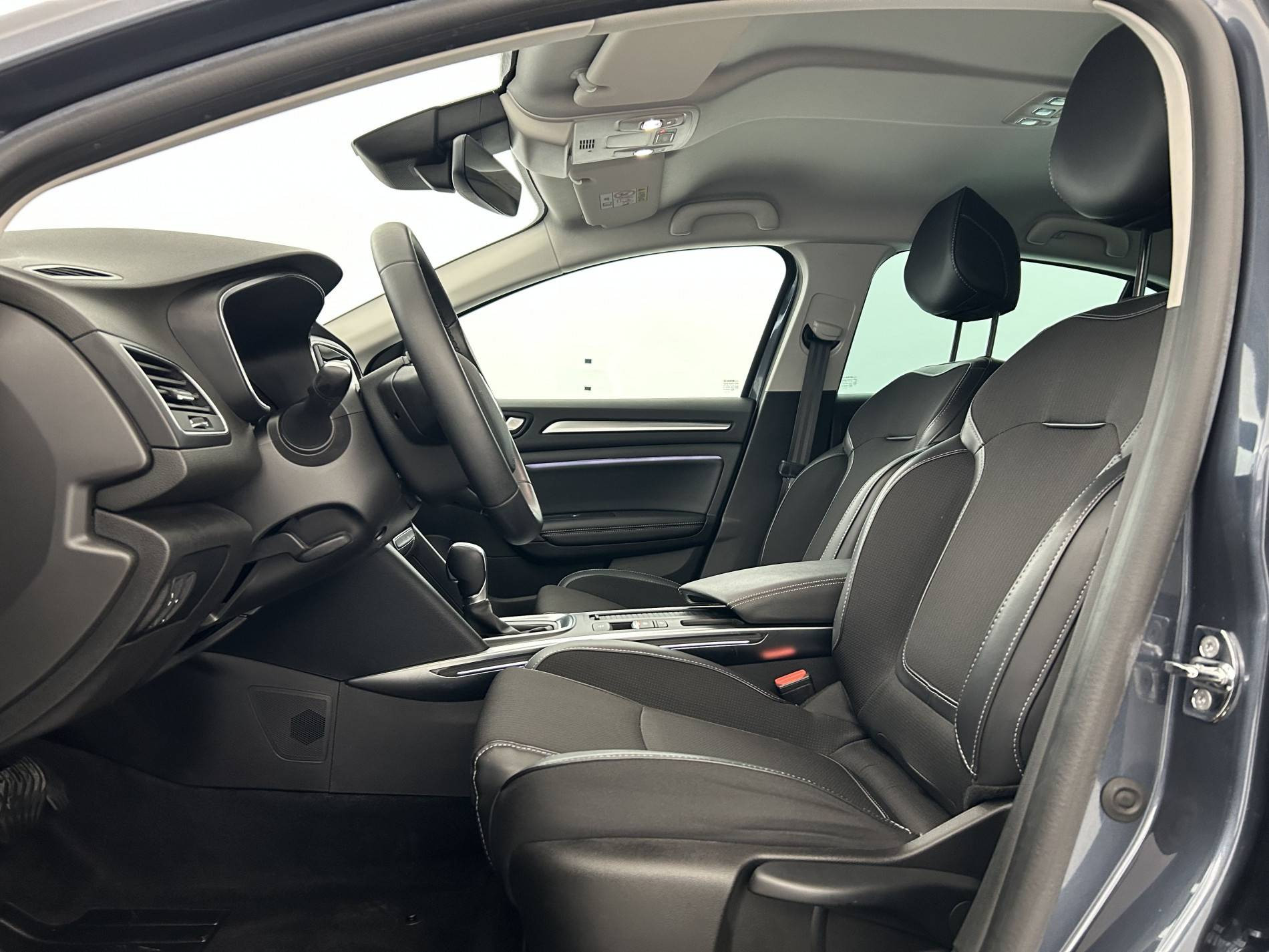 Vente en ligne Renault Megane 4  Blue dCi 115 EDC au prix de 19 690 €