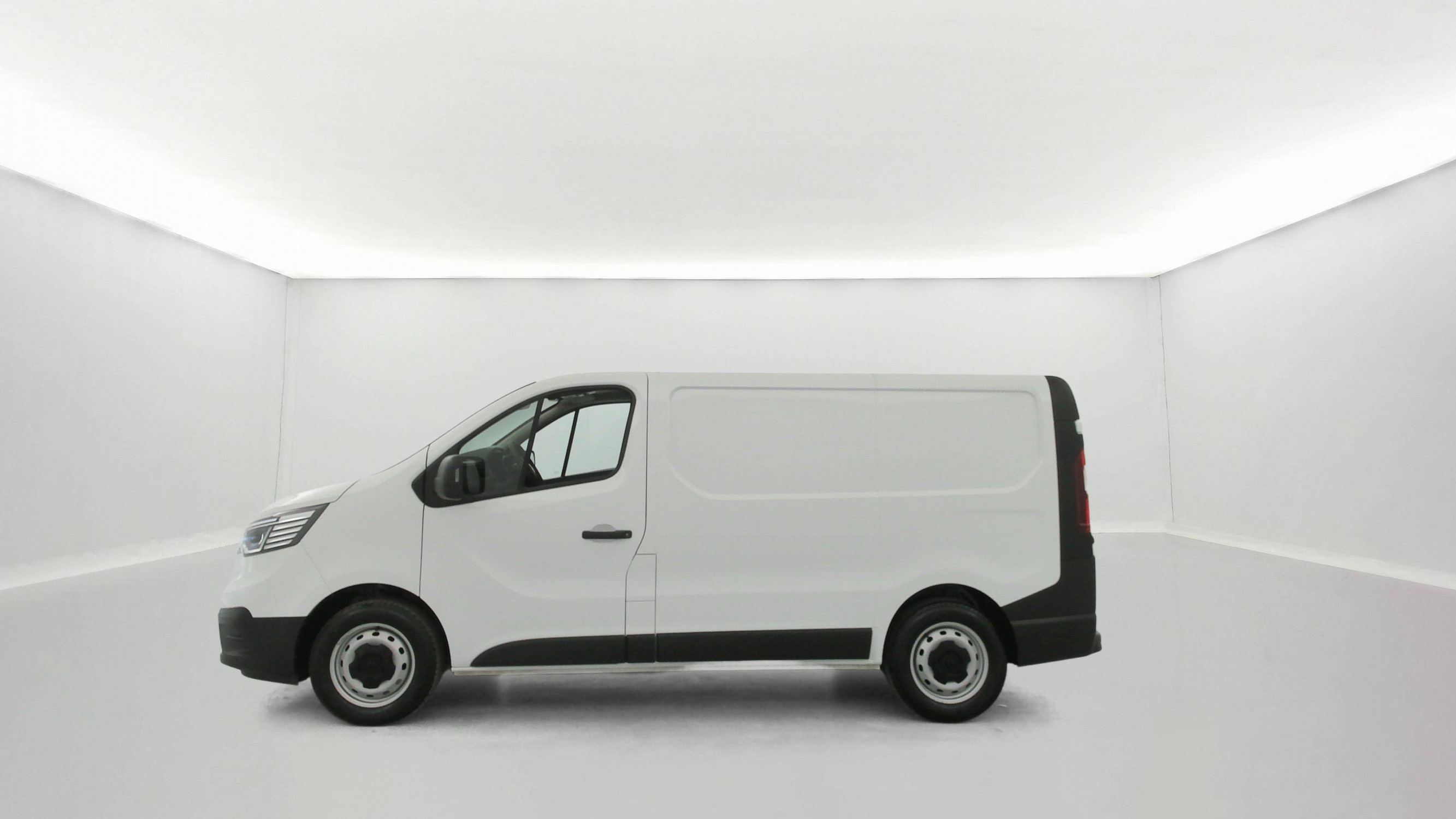 Vente en ligne Renault Trafic 3 Fourgon TRAFIC FG BLUE DCI 130 L1H1 3T GSR2 au prix de 24 590 €