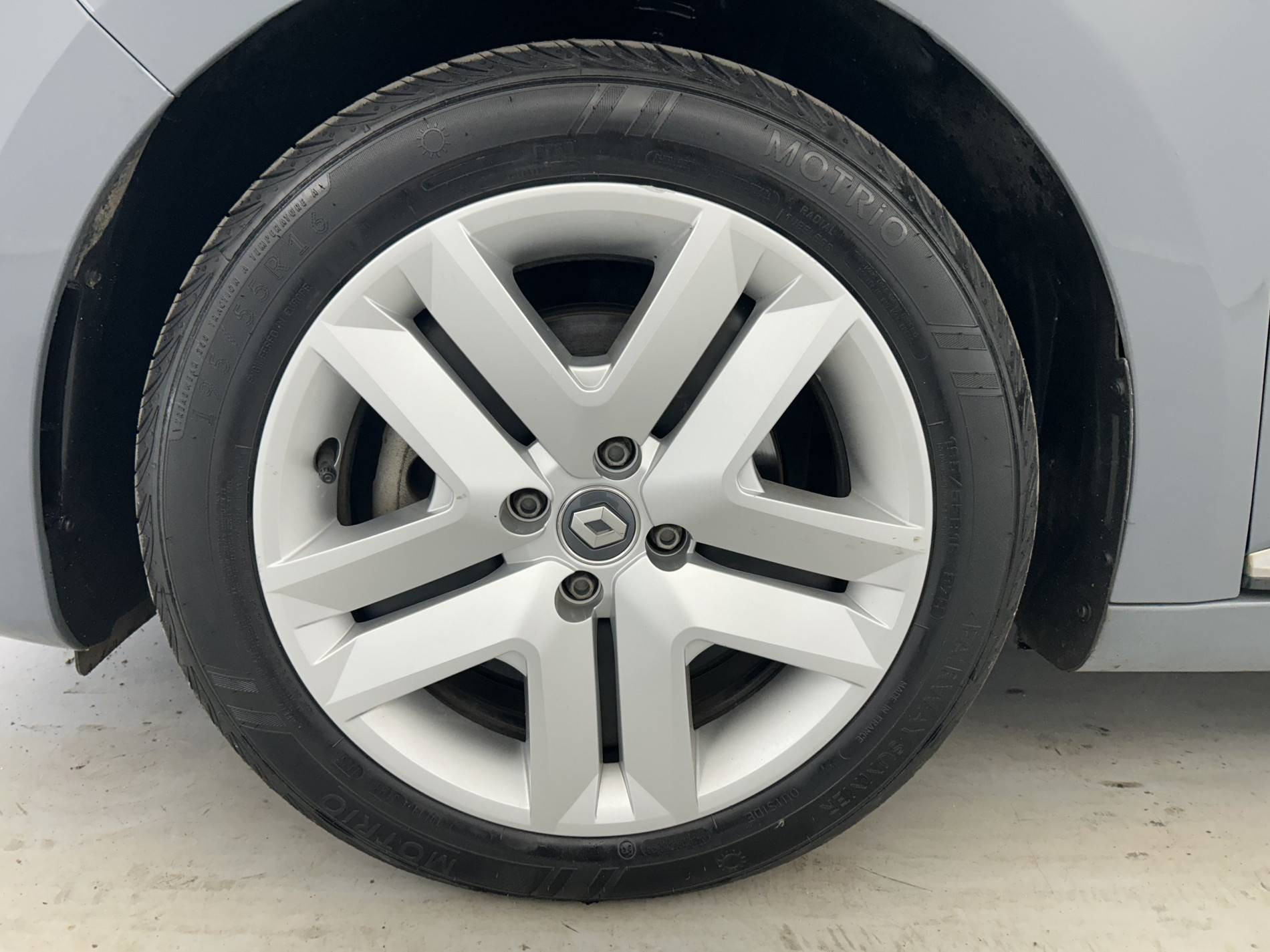 Vente en ligne Renault Clio 5 Clio E-Tech 140 - 21 au prix de 12 890 €