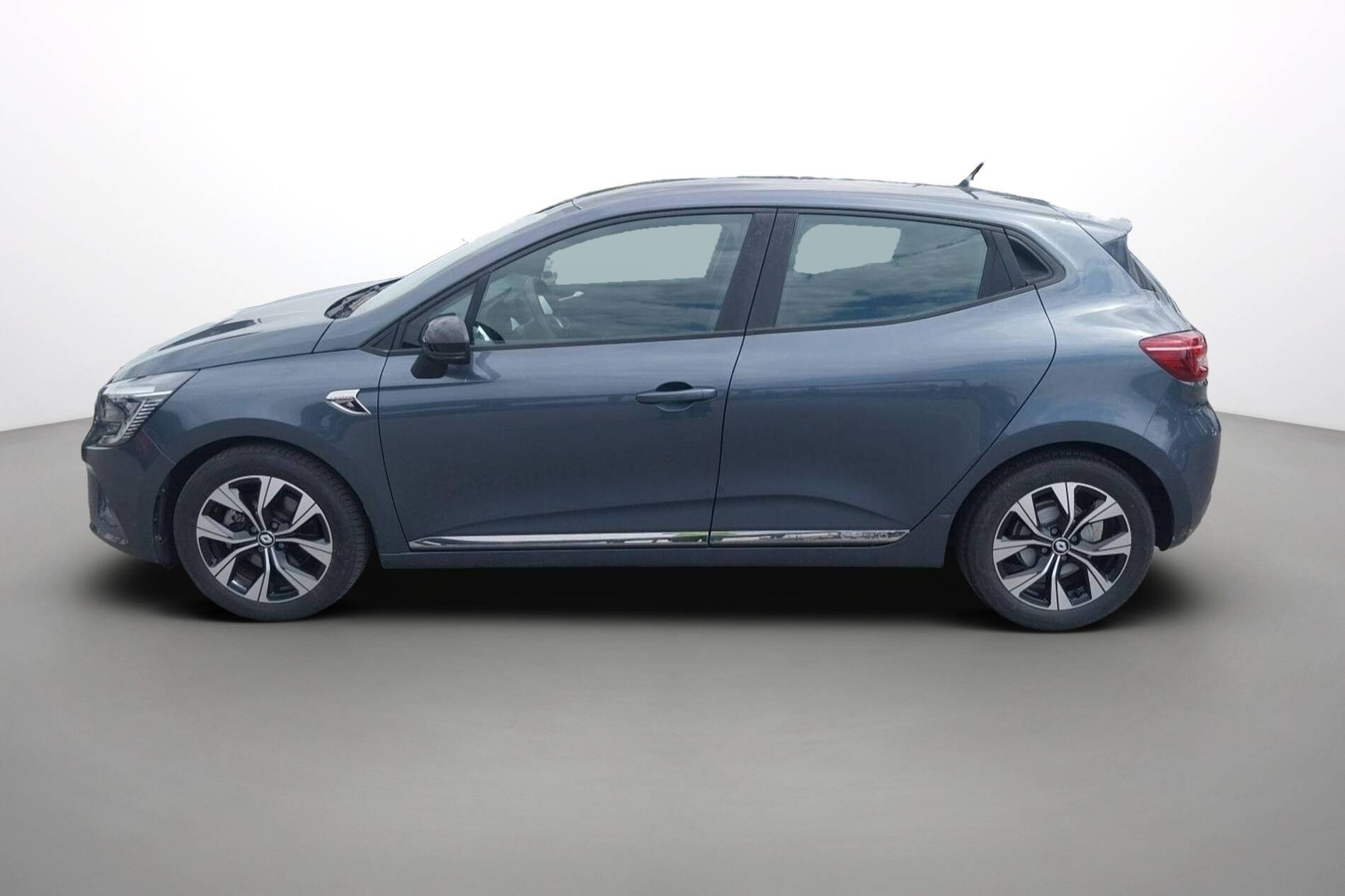 Vente en ligne Renault Clio 5 Clio E-Tech 140 - 21N au prix de 17 000 €