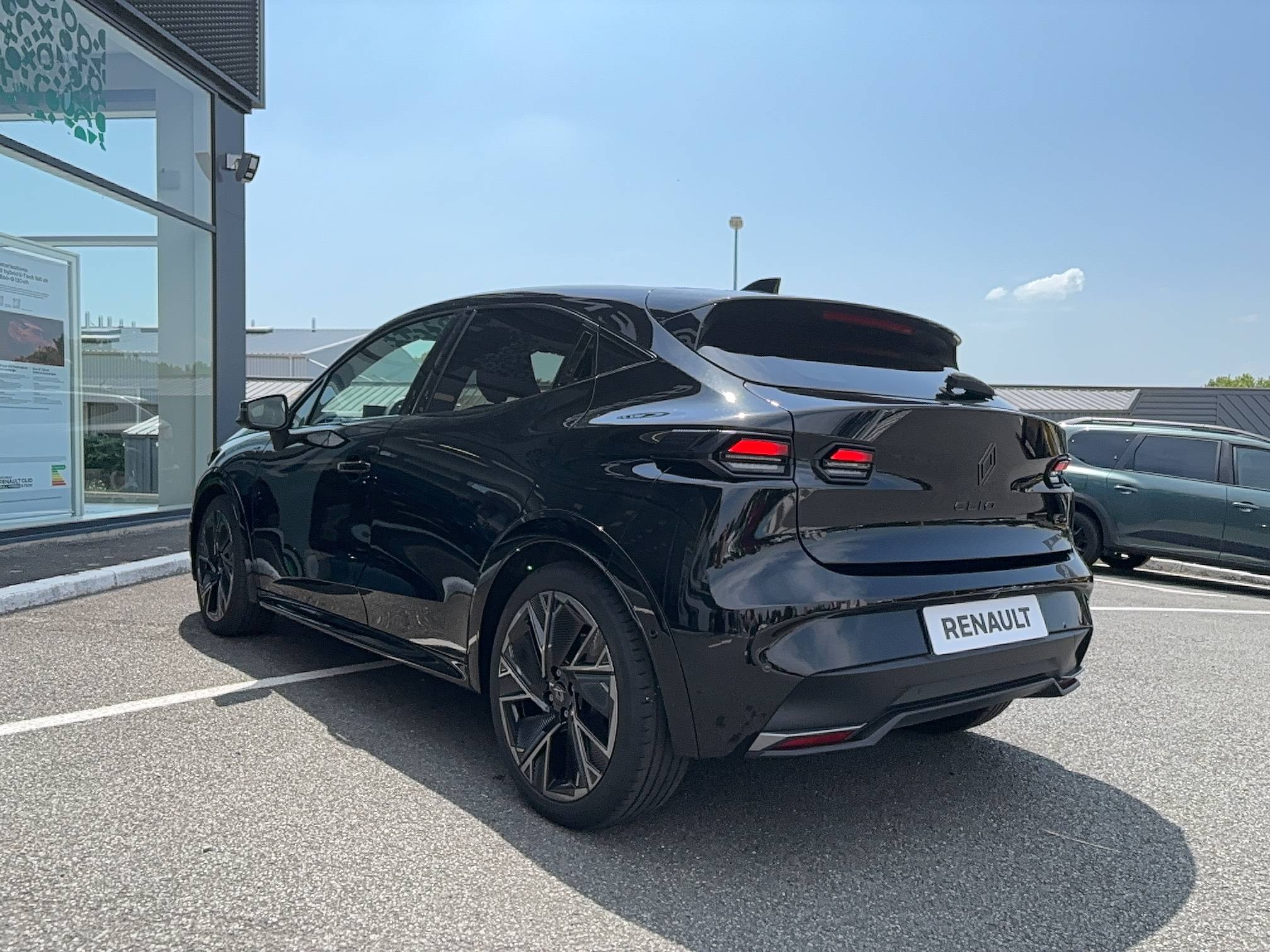 Vente en ligne Renault Clio 6 Clio E-Tech full hybrid 160 ch au prix de 27 990 €