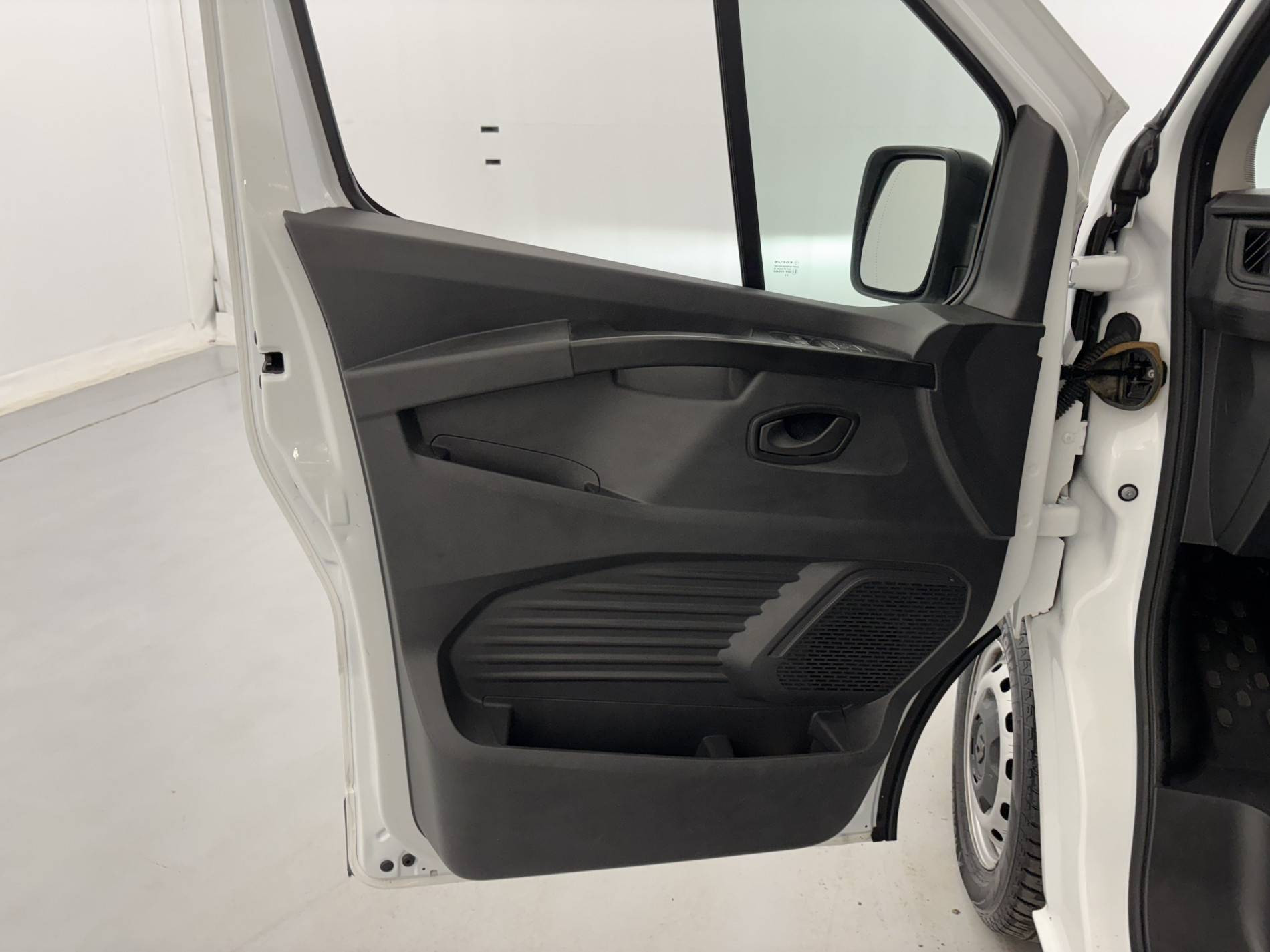 Vente en ligne Renault Trafic 3 Fourgon TRAFIC FG BLUE DCI 130 L1H1 3T GSR2 au prix de 22 900 €