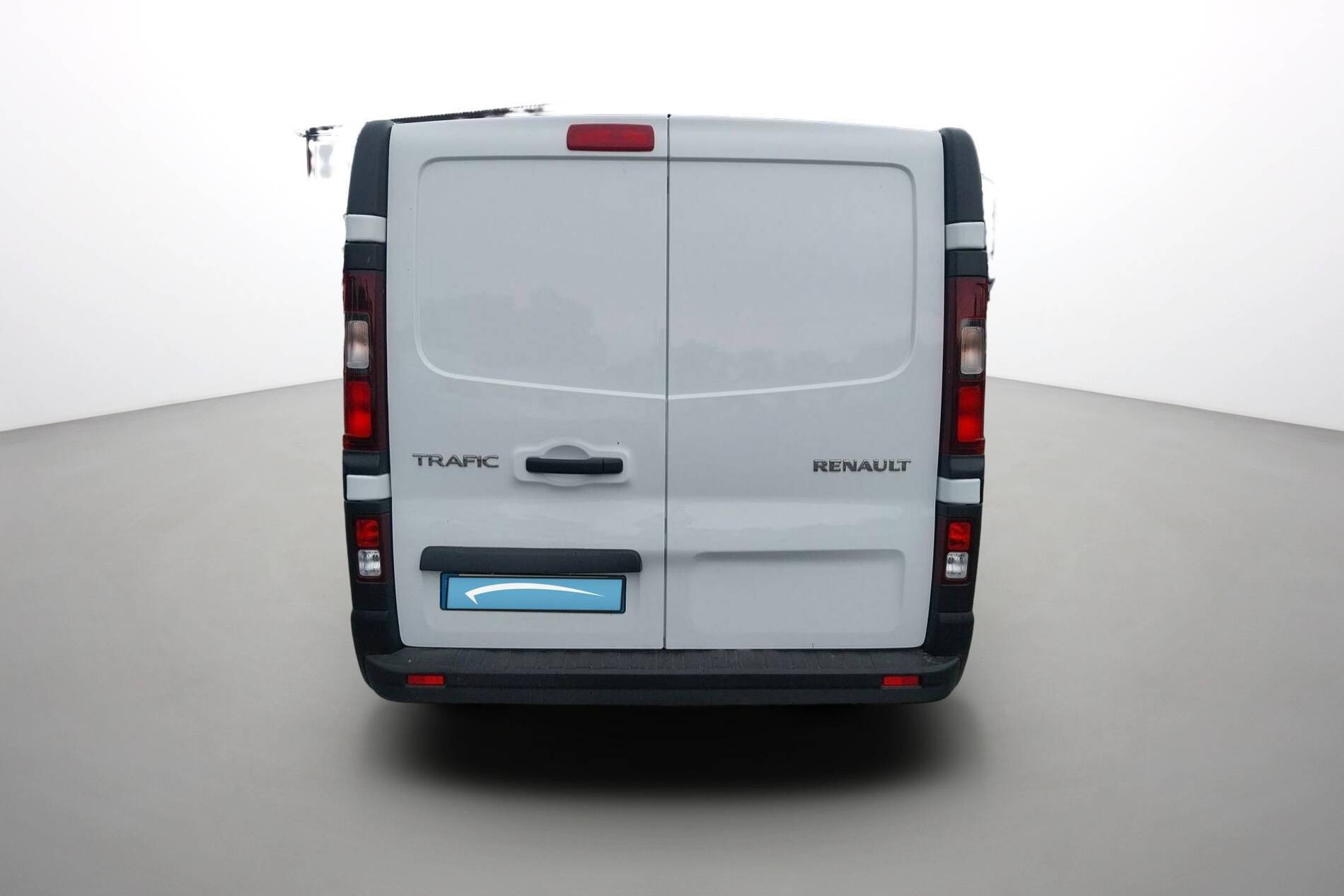 Vente en ligne Renault Trafic 3 Fourgon TRAFIC FGN L2H1 3000 KG BLUE DCI 130 au prix de 24 490 €