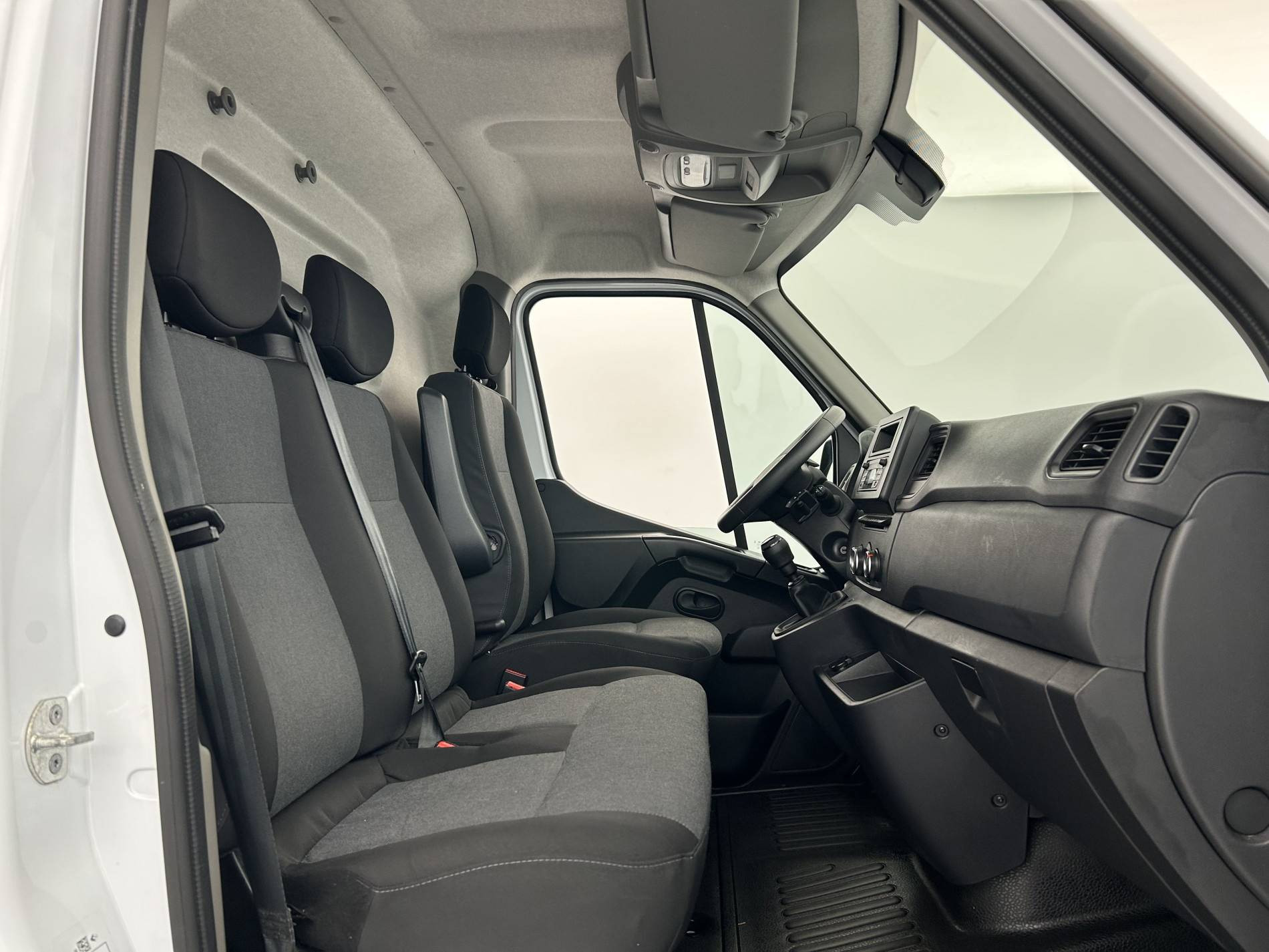 Vente en ligne Renault Master Fourgon MASTER FGN TRAC F3500 L2H2 BLUE DCI 135 au prix de 26 990 €