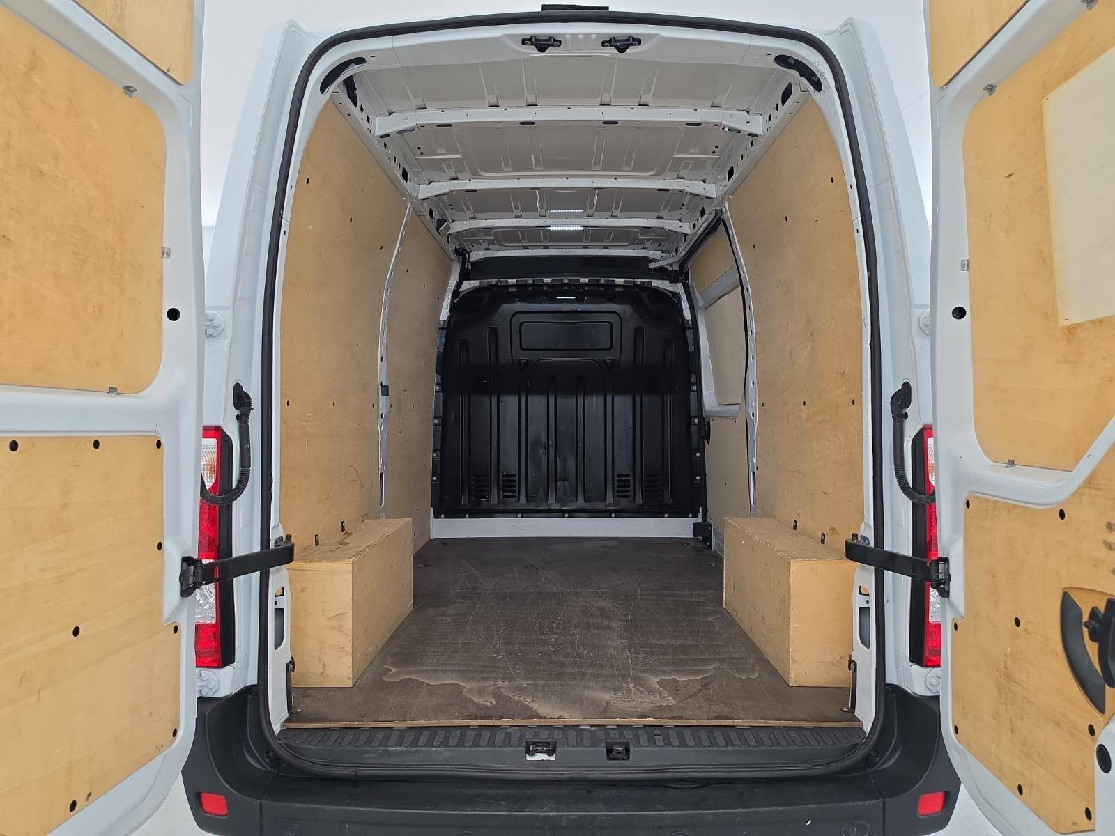 Vente en ligne Renault Master Fourgon MASTER FGN TRAC F3500 L2H2 BLUE DCI 135 au prix de 24 000 €