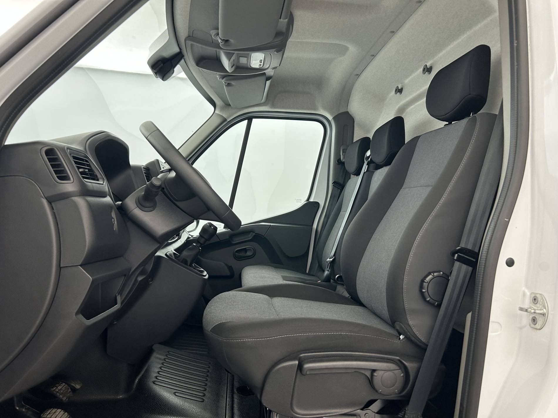 Vente en ligne Renault Master Fourgon MASTER FGN TRAC F3500 L2H2 BLUE DCI 135 au prix de 27 990 €