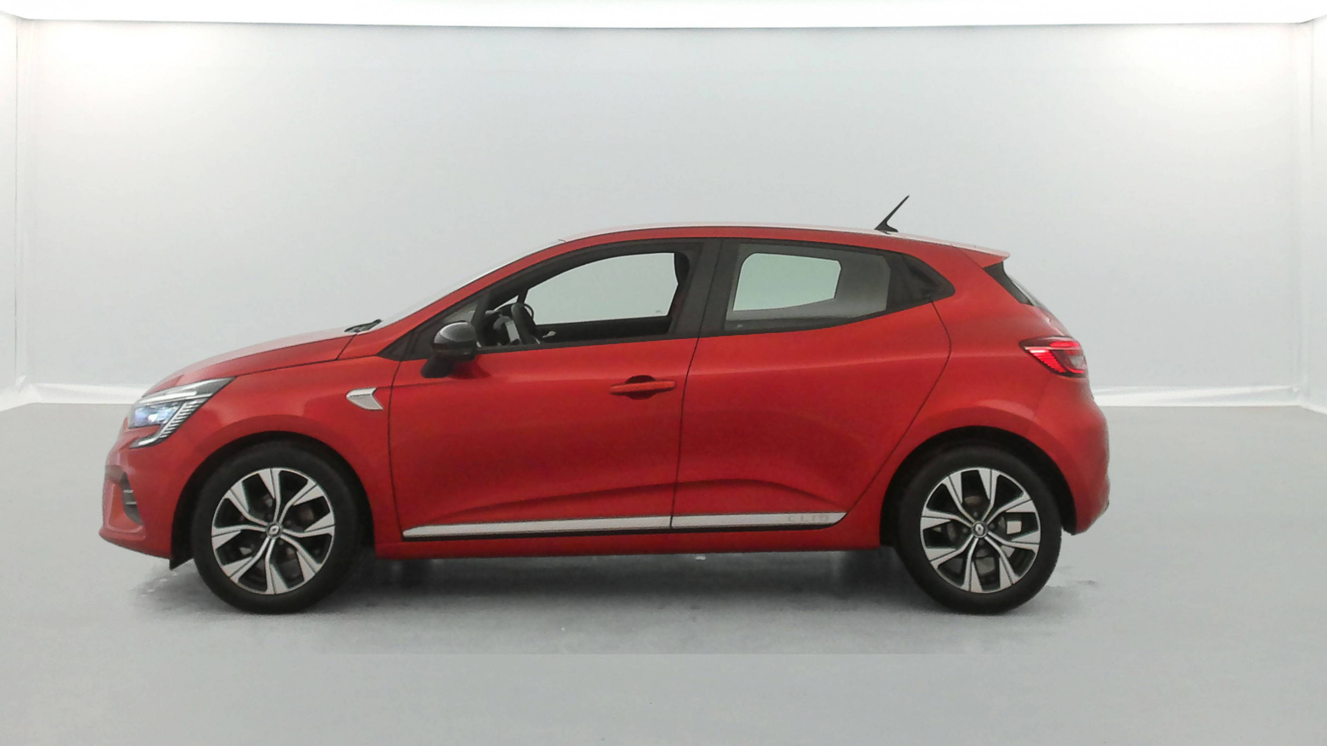 Vente en ligne Renault Clio 5 Clio TCe 90 - 21N au prix de 13 990 €