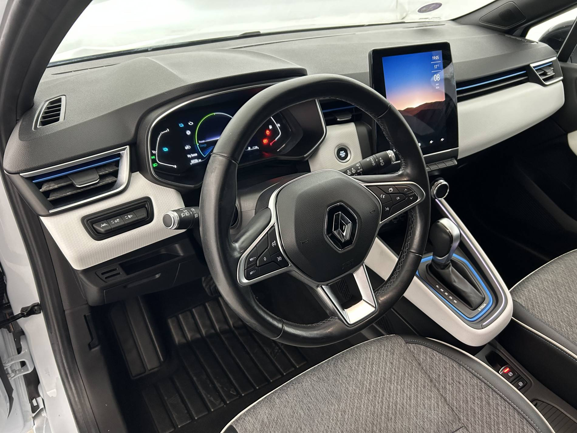 Vente en ligne Renault Clio 5 Clio E-Tech 140 au prix de 16 490 €