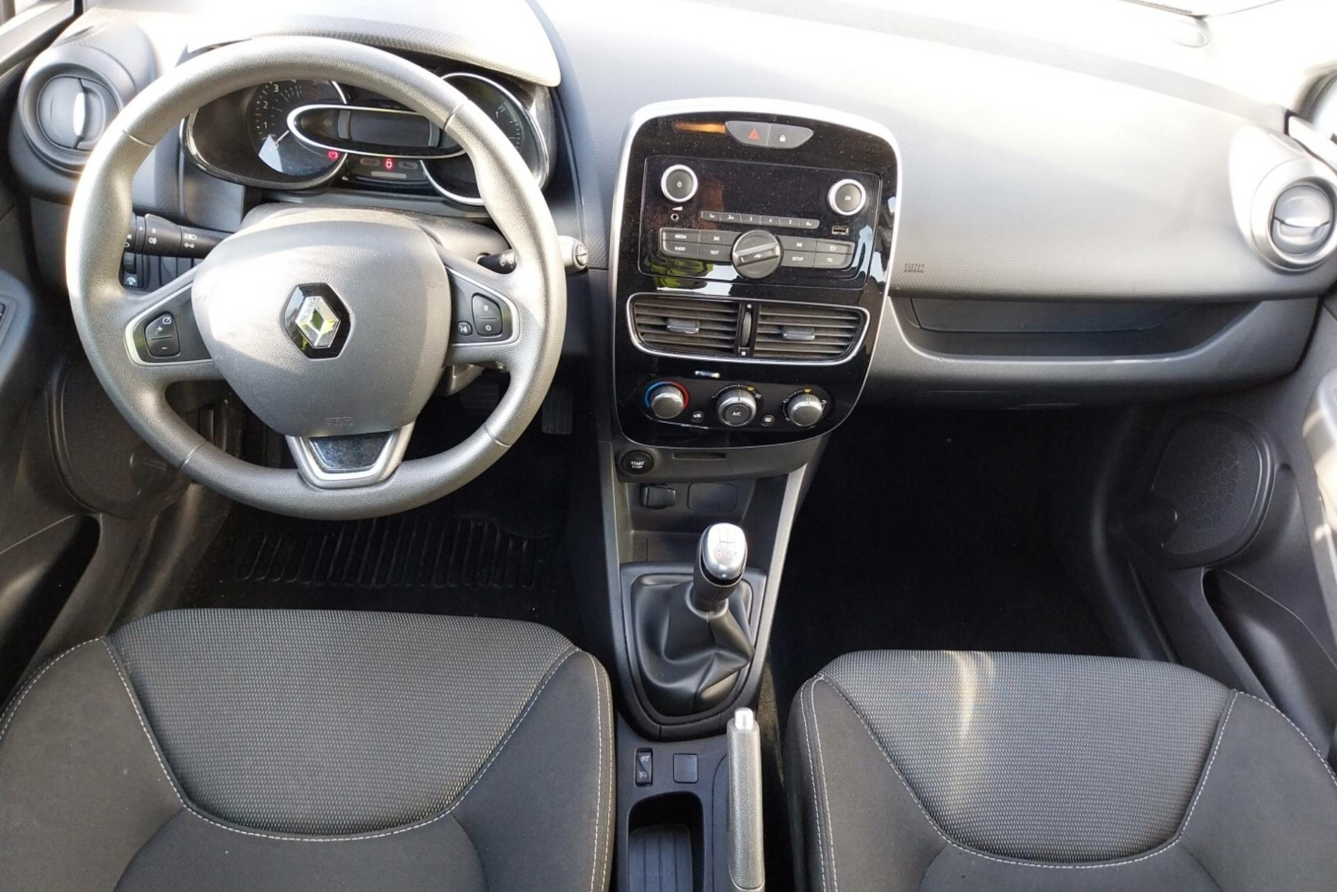 Vente en ligne Renault Clio 4 CLIO SOCIETE DCI 75 ENERGY au prix de 7 990 €